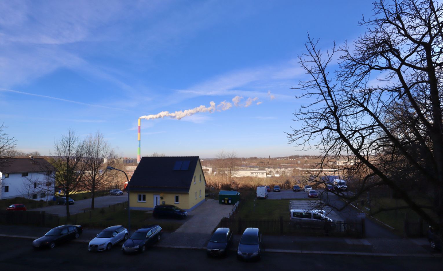2 Zimmer • Bad mit Wanne, Dusche und Fenster • großer Balkon • modernes Laminat • in Hilbersdorf