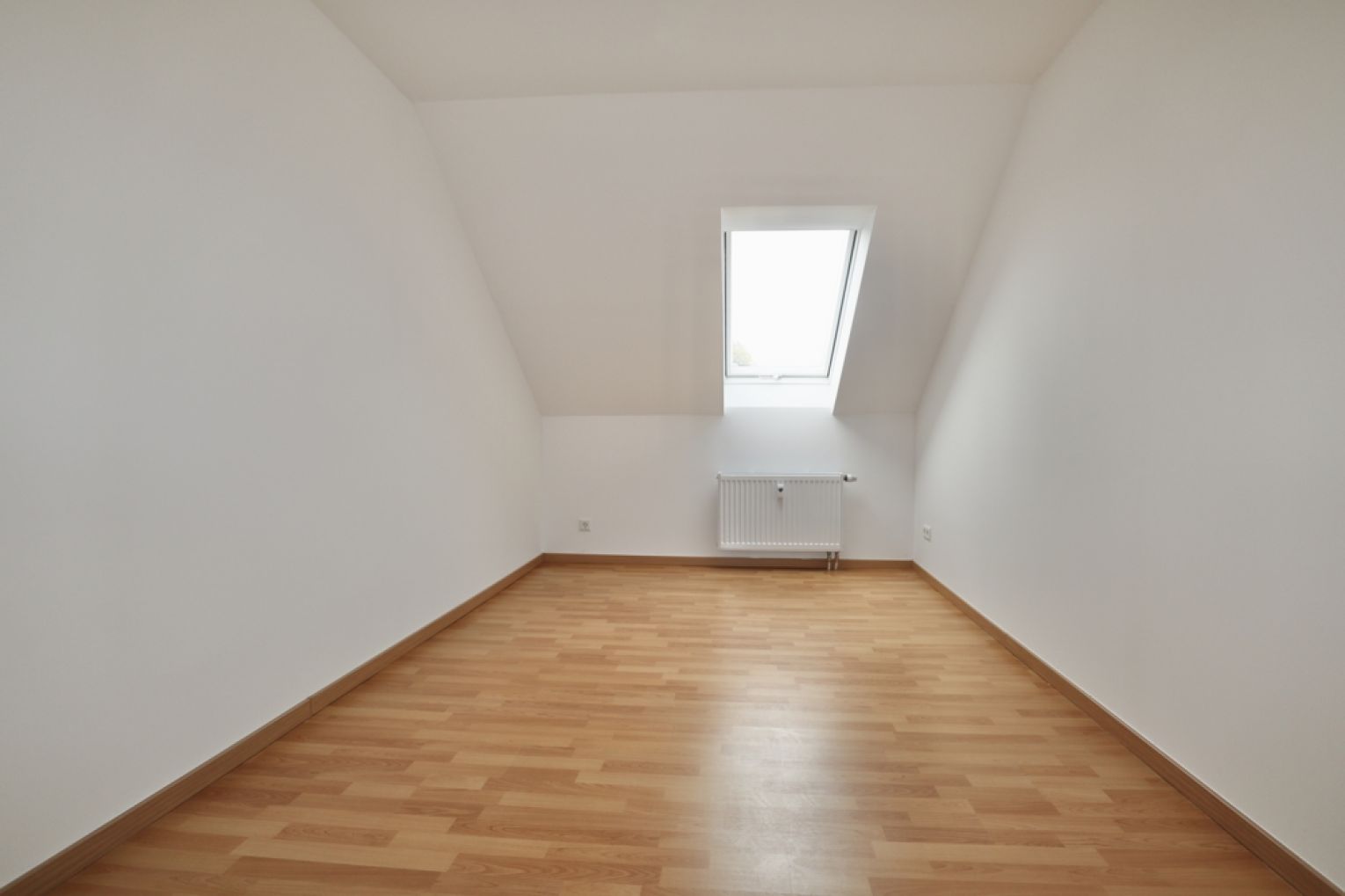 Einbauküche • Dachgeschoss • 3-Raum Wohnung • saniert • in Chemnitz • Gablenz • jetzt anrufen