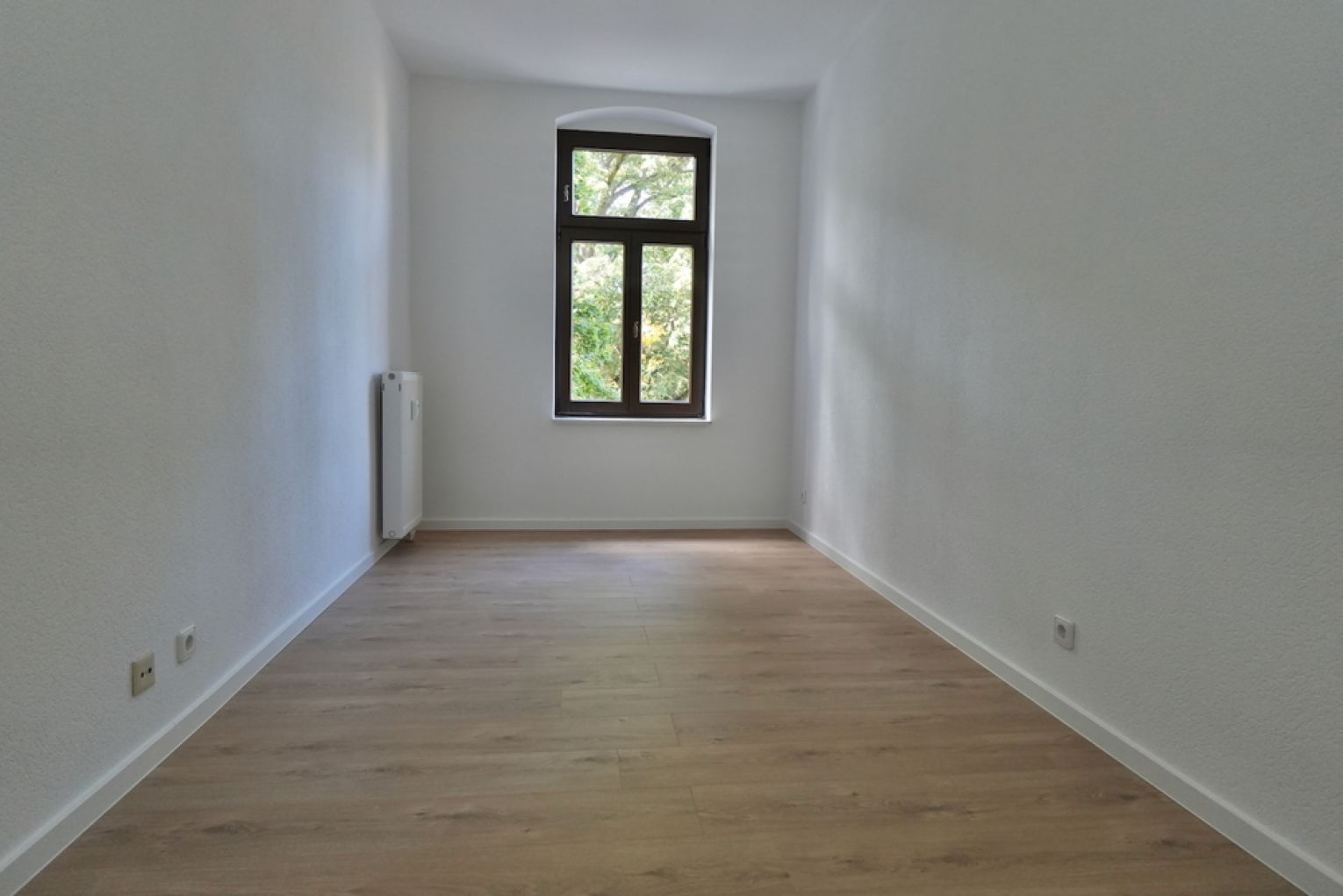 2 Zimmer • mit Balkon • neu saniert • Einbauküche möglich • Stellplatz • in Chemnitz • zur Miete