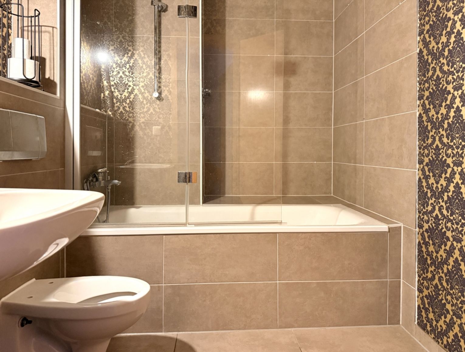 Laminat • 3-Raum • Aufzug • Bad mit Wanne • Schloß-Chemnitz • zentrumsnah • neuer Balkon!