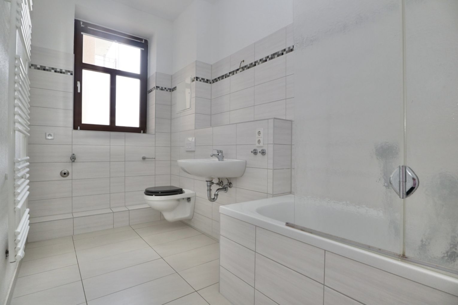 Altendorf •  Chemnitz  • 4- Zimmer • Stellplatz • Balkon • Einbauküche • Erdgeschoss • jetzt Mieten