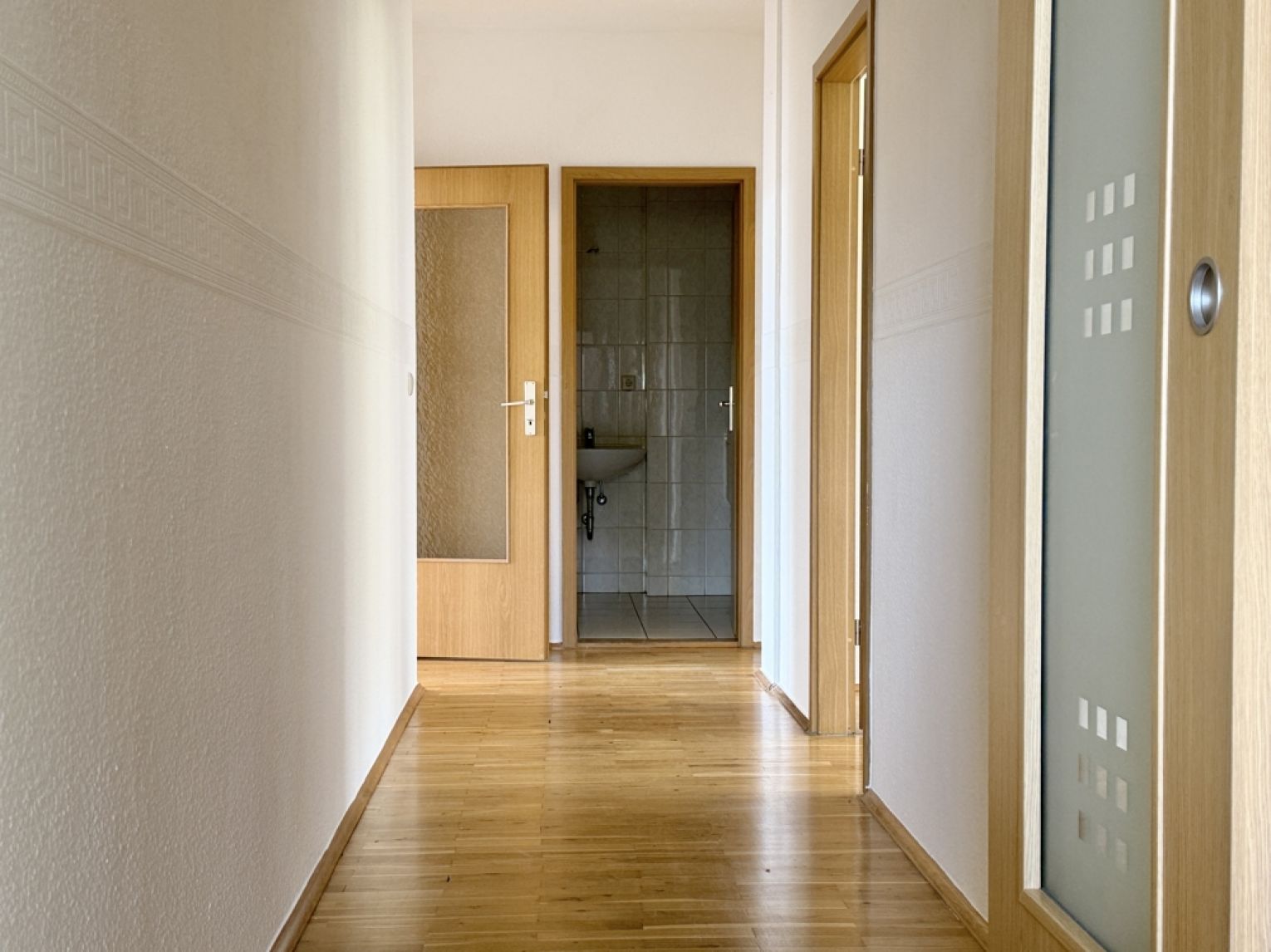 3-Raum • Sonnenbalkon • Parkett • Einbauküche möglich • Stellplatz • RARITÄT  Schnell sein !