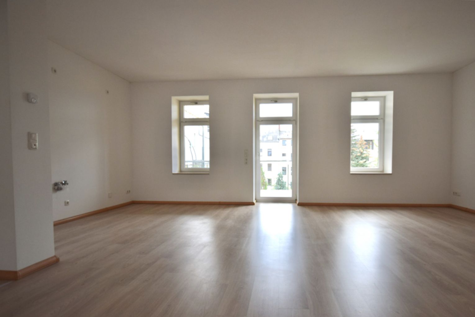 Sonnenbalkon • 4 Zimmer • Chemnitz • Fussbodenheizung • Laminat • Tageslichtbad • Wanne & Dusche