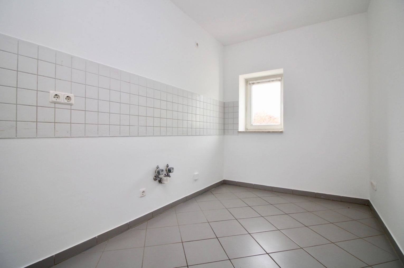 zur Miete • Schlosschemnitz • 2-Zimmer-Wohnung • mit Balkon • TV im Bad • schnell anrufen!