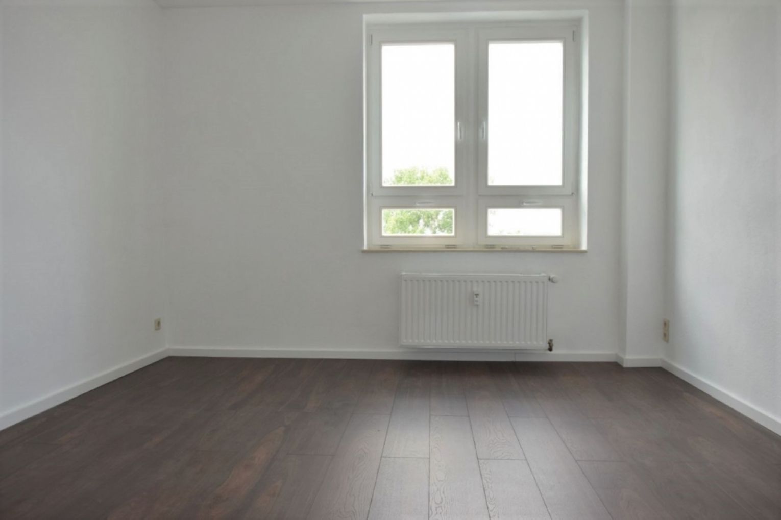 Dachterrasse mit tollem Ausblick • 4-Zimmer • Wohnküche • Laminat • Individuell einrichtbar
