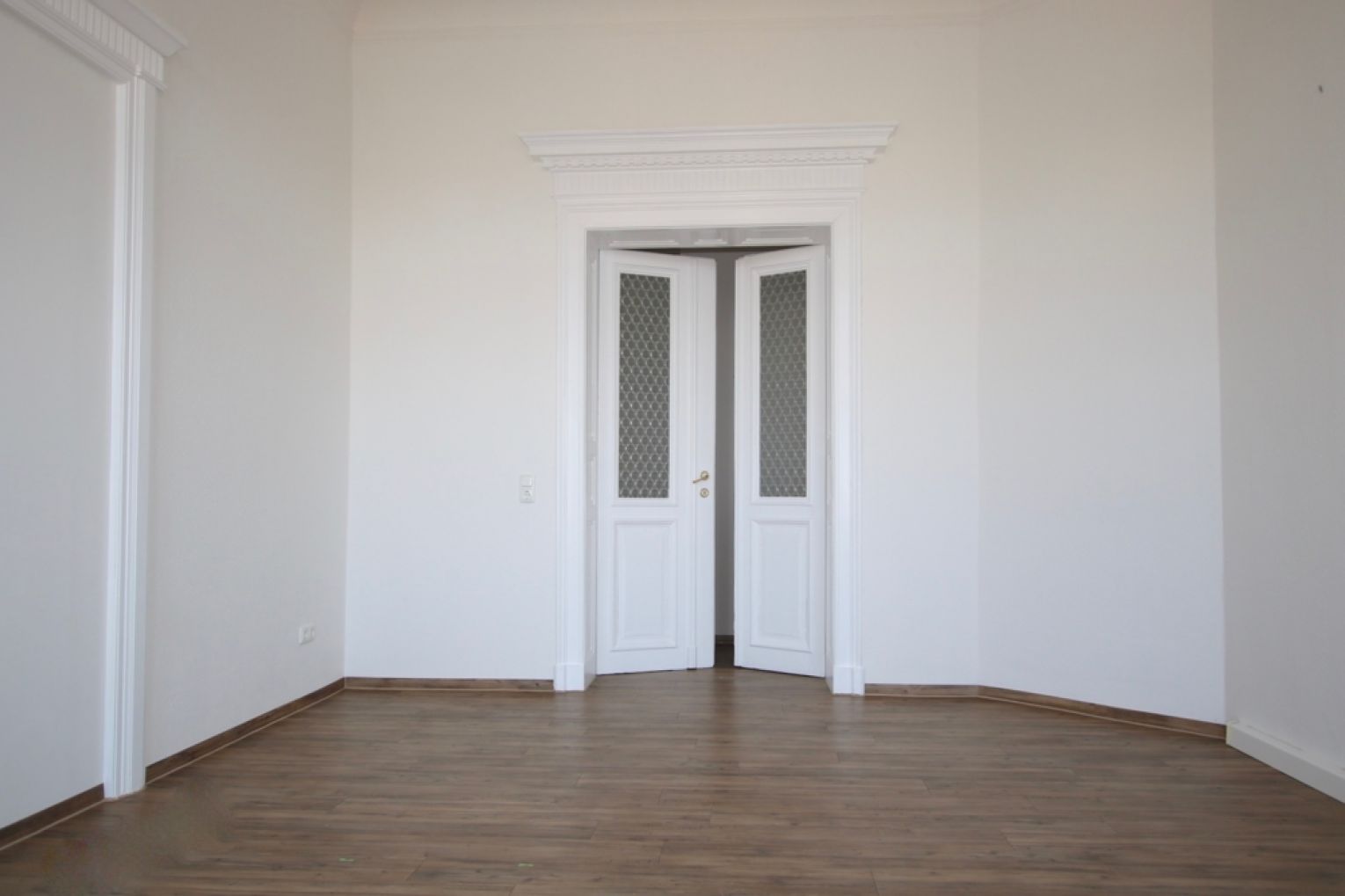 Eindrucksvoll • Stilecht • 3-Zimmer • Bad mit Wanne & Dusche • große alte Türen • Anschauen lohnt! - Foto 5