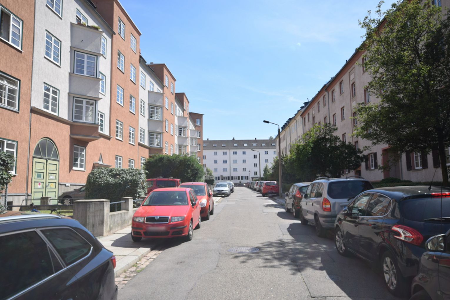 2-Raum Wohnung • Tageslichtbad mit Wanne • Einbauküche • Stellplatz • Kaßberg • Anschauen & Mieten