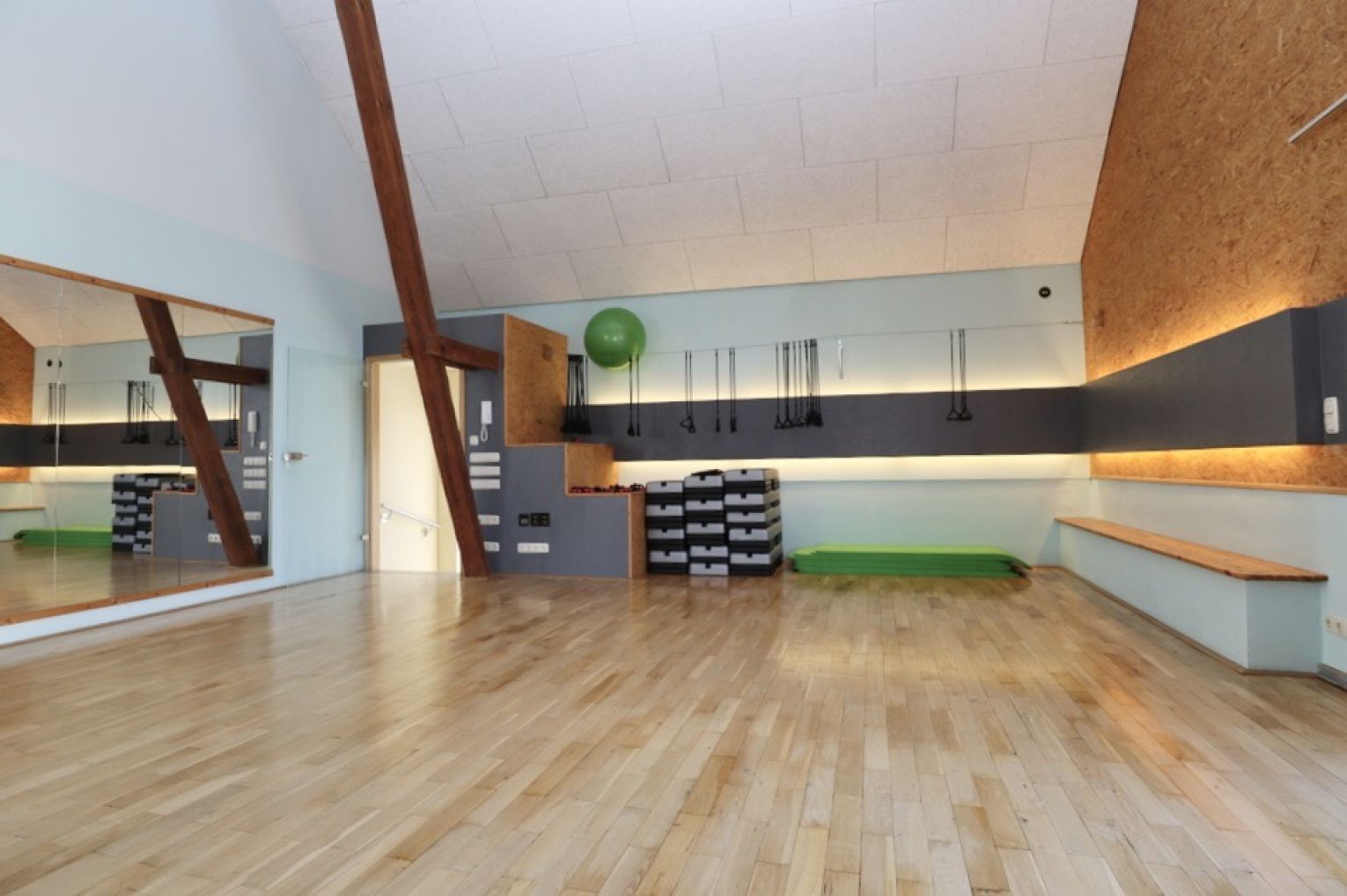 Einfamilienhaus mit Einnahmequelle • Rußdorf • 6 - 7 Zimmer • Dachterrasse • Garten • Doppelgarage