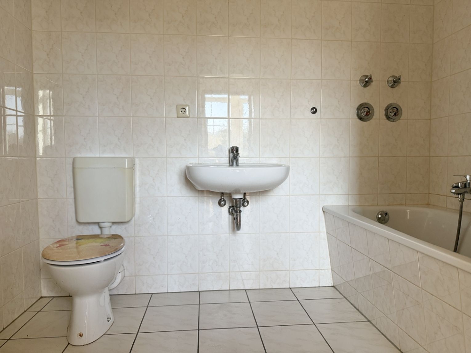 5 Zimmer • 2 Balkone • ruhig gelegen • Laminat • Stellplatz • 2 Bäder •