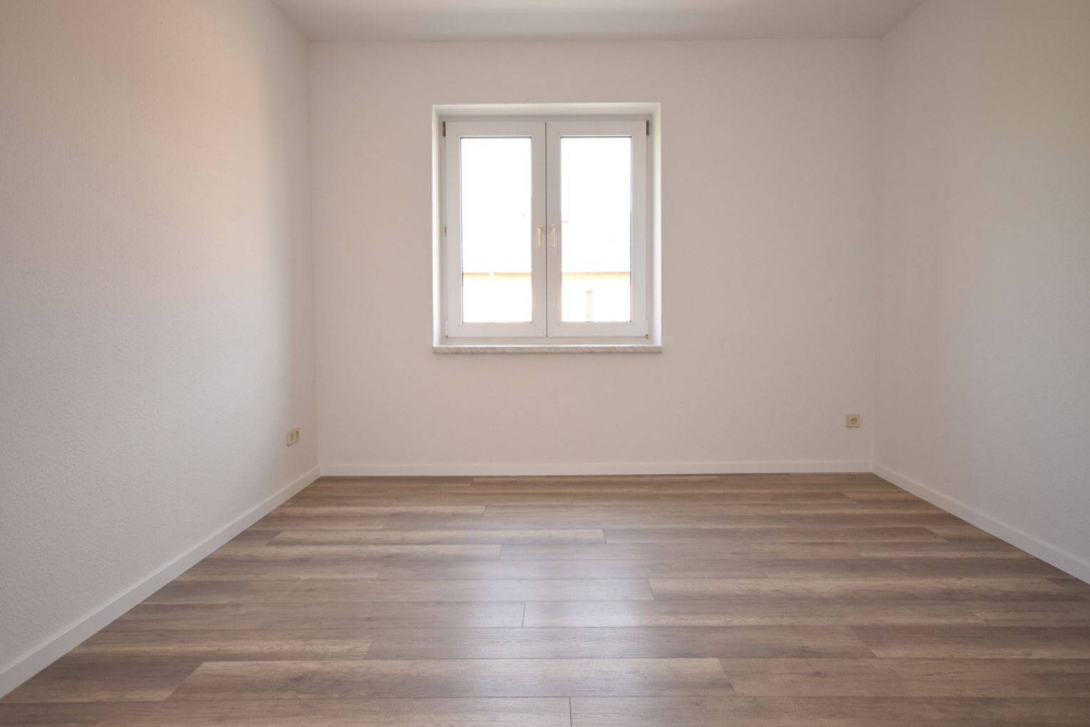 Kompakt • 3-Zimmer • Bad mit Fenster & Wanne • am Heimgarten • Balkon • Top-Preis • Fussbodenheizung