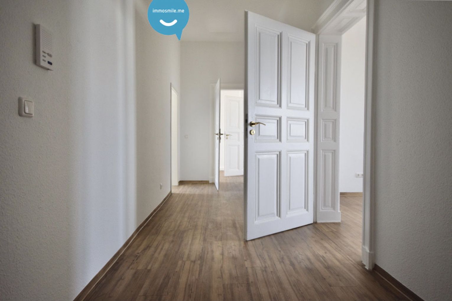 Eindrucksvolle große Räume • Sanitäranlage mit Wanne & Dusche • Laminat • Teeküche • jetzt Mieten