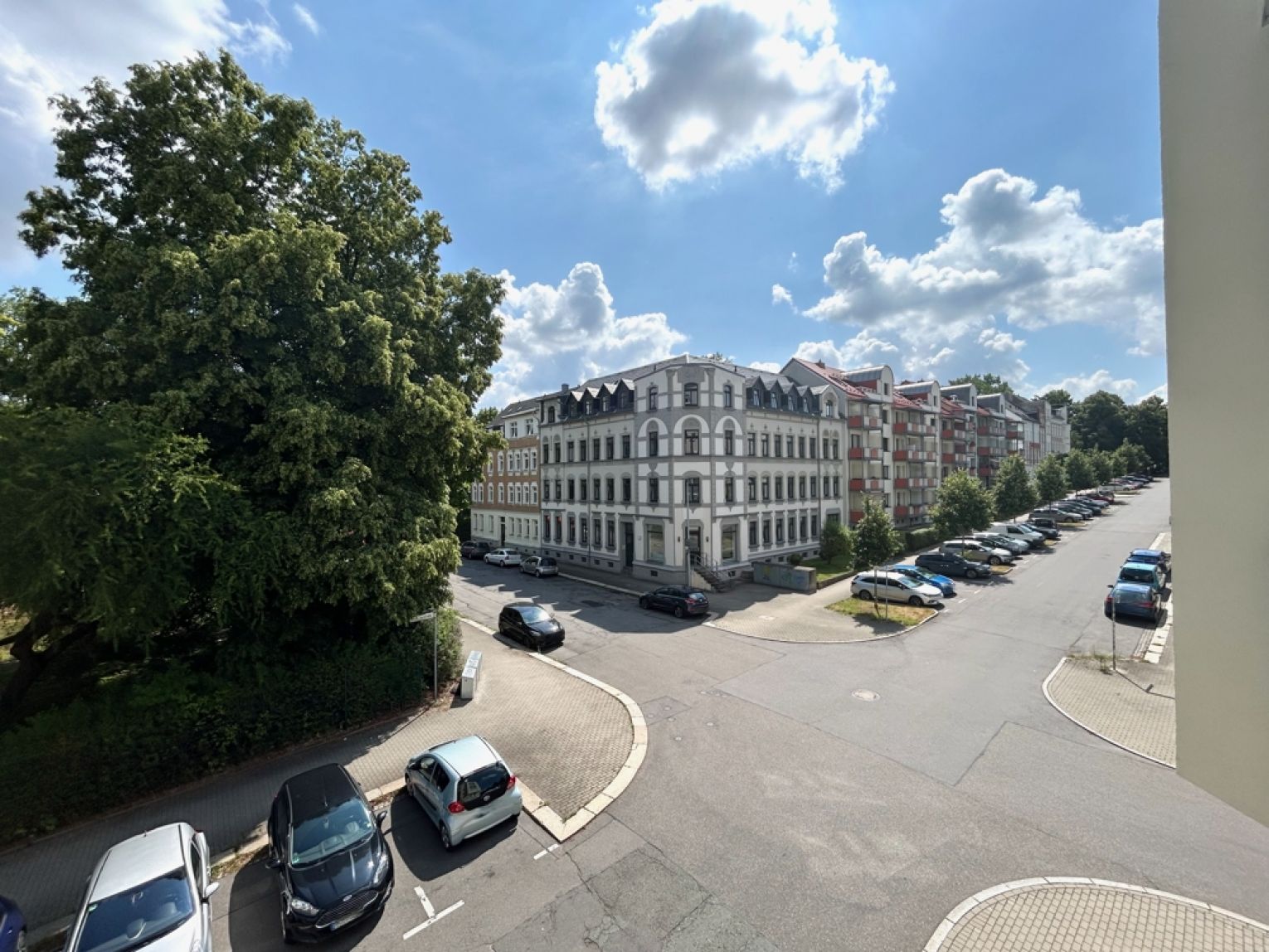 2 Zimmer • individuell • mit Aufzug • Balkon • lichtdurchflutete Räume • mit Stellplatz