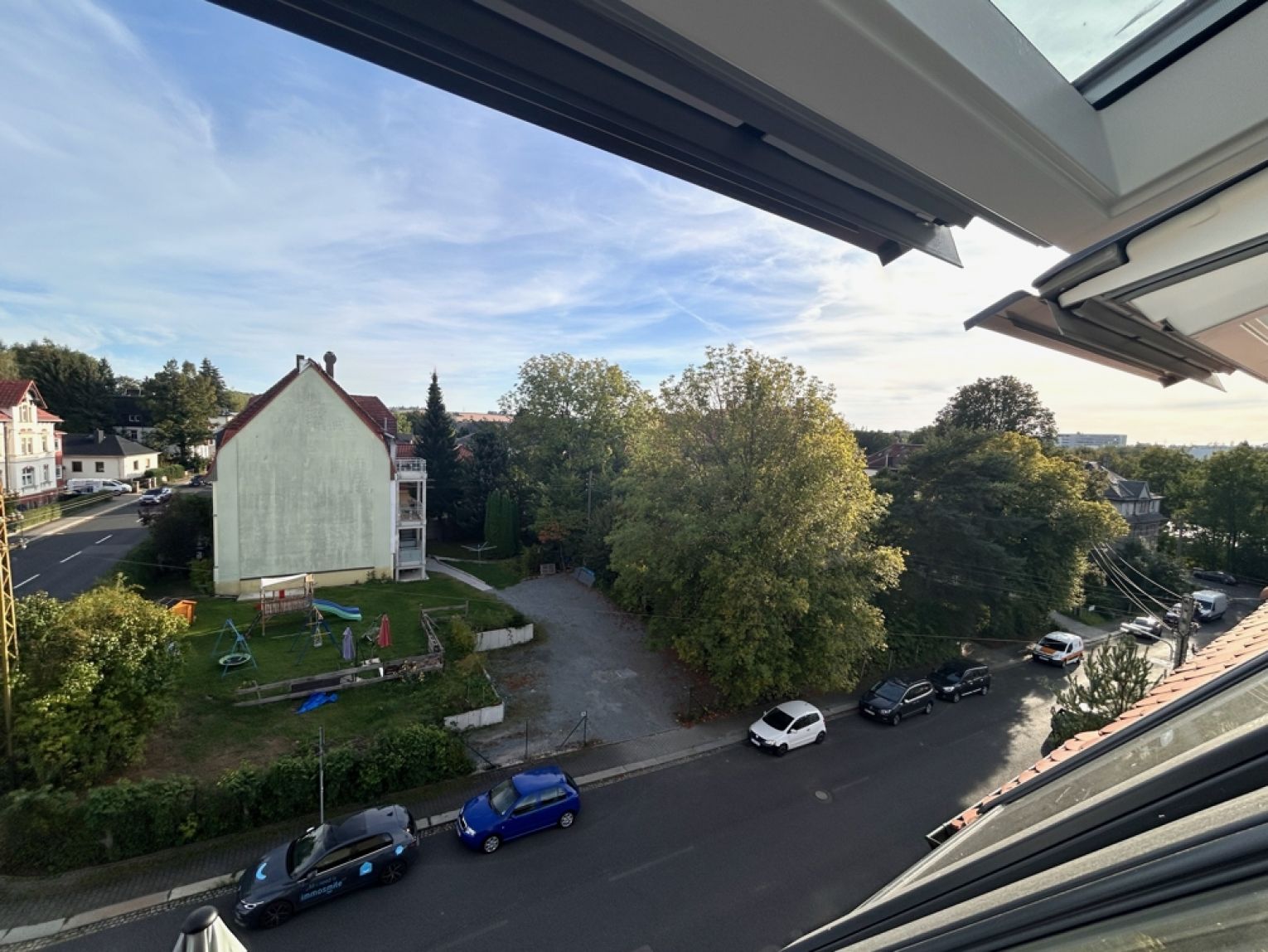 ERSTBEZUG • 4 Zimmer • Dachgeschoss-Wohnung • Balken und Schrägen • mit Carport • in Schönau