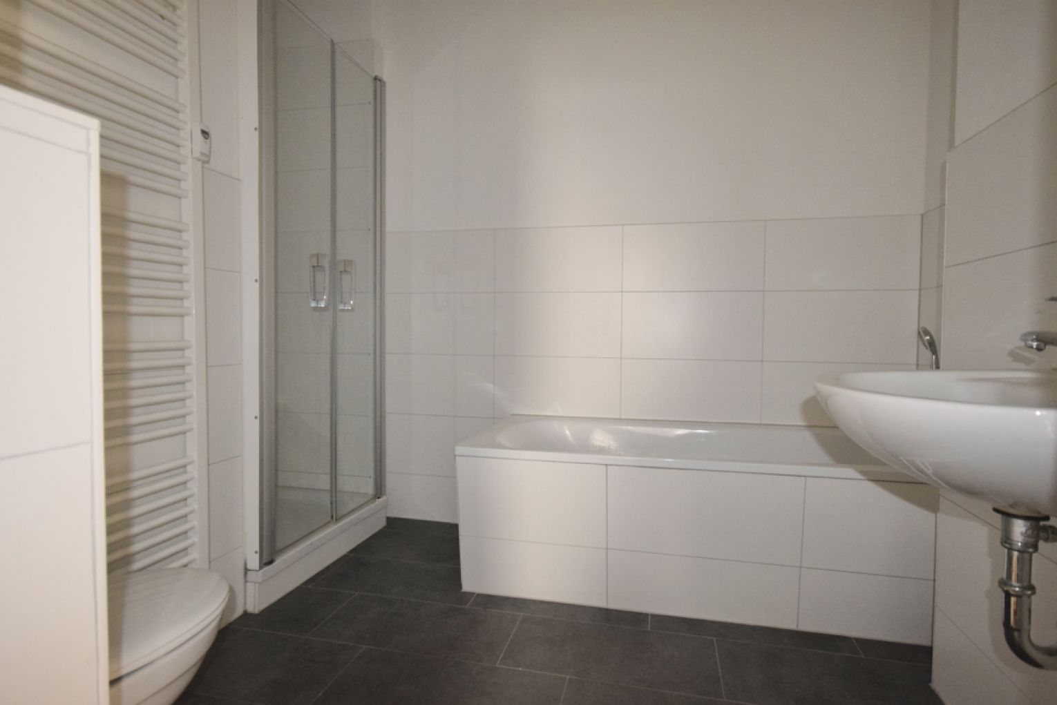 TOP • 5-Zimmer • Balkon • Bad mit Wanne & Dusche • Hochparterre • moderne offene Küche • Stellplatz