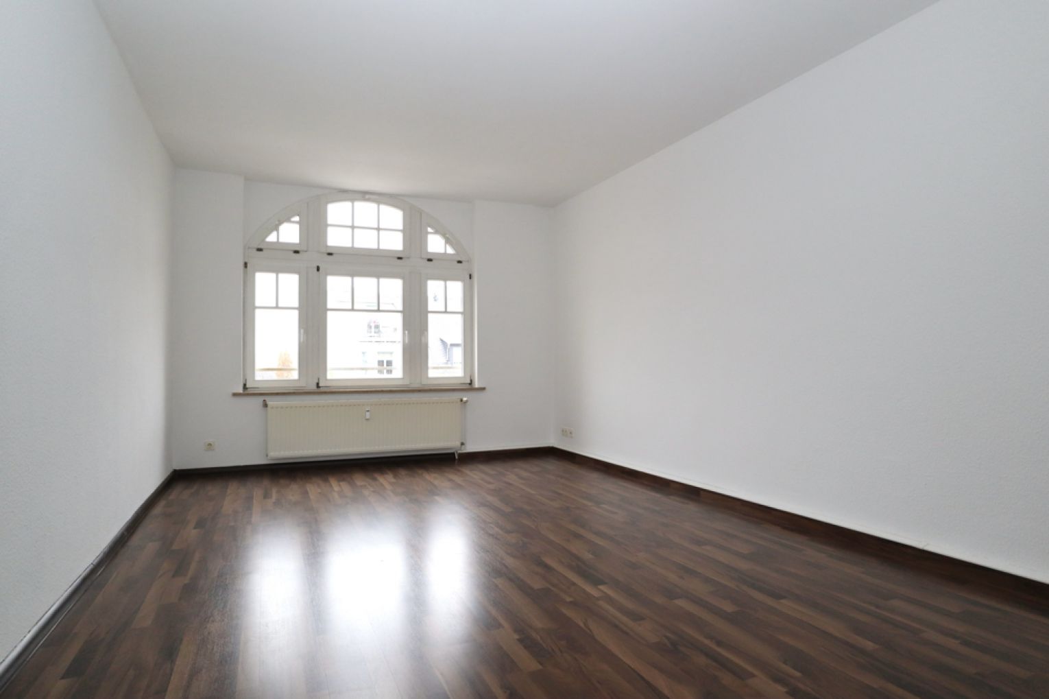 Kaßberg • Einbauküche • zur Miete • 2-Raum Wohnung • Dachgeschoss • jetzt anrufen