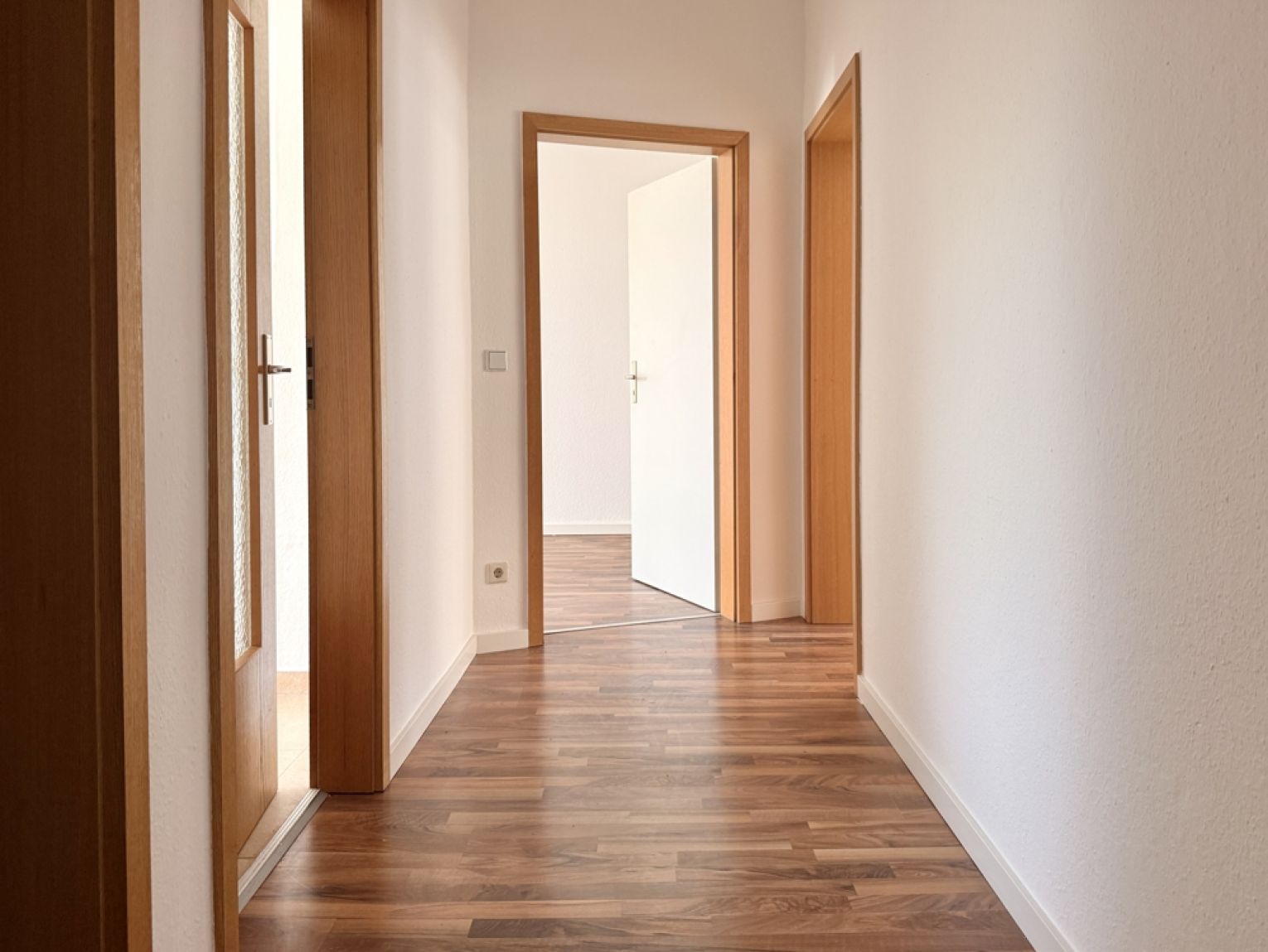 2 Zimmer • Bad mit Wanne • Laminat • Balkon • schöner Garten und tolle Hausgemeinschaft