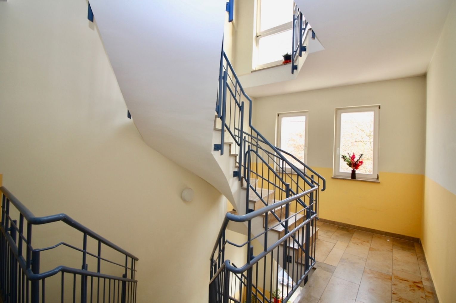 Zentrum • 2-Raum Wohnung • Dachgeschoss • Fahrstuhl • Chemnitz • Stellplatz • zur Miete