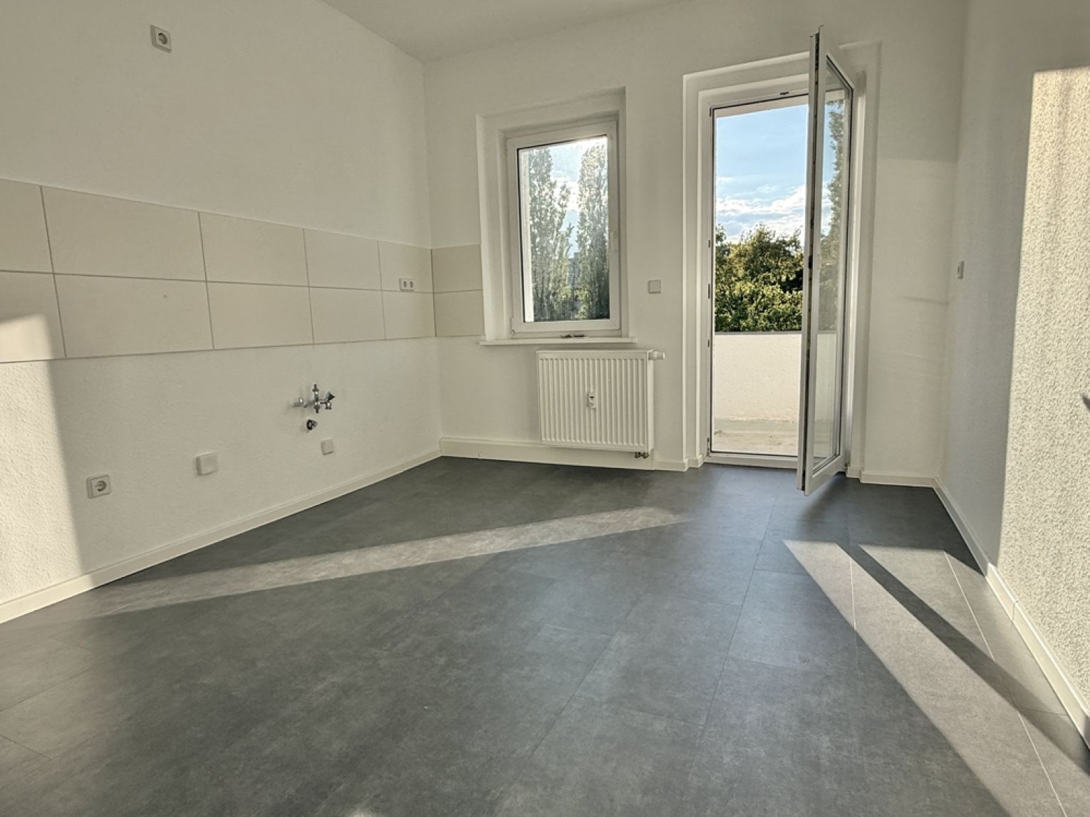 3 Zimmer • Balkon • Laminat • Tageslichtbad mit Wanne • Stellplatz • Tageslichtbad • jetzt mieten!?
