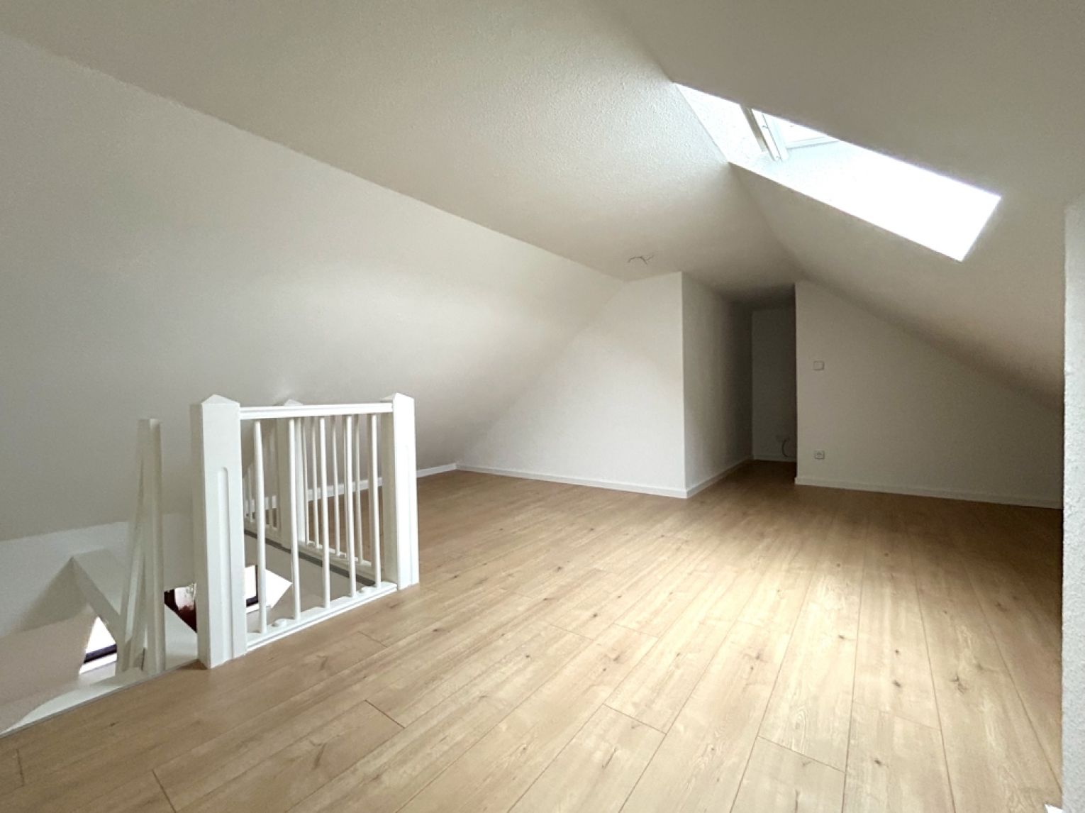 Dachgeschoss • 2-Raum • Wanne • in Chemnitz •  Maisonette • mal was anderes • jetzt MIETEN