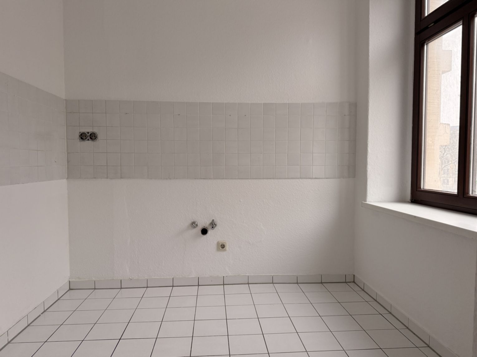 Laminat • 3-Raum • Aufzug • Bad mit Wanne • Schloß-Chemnitz • zentrumsnah • neuer Balkon!