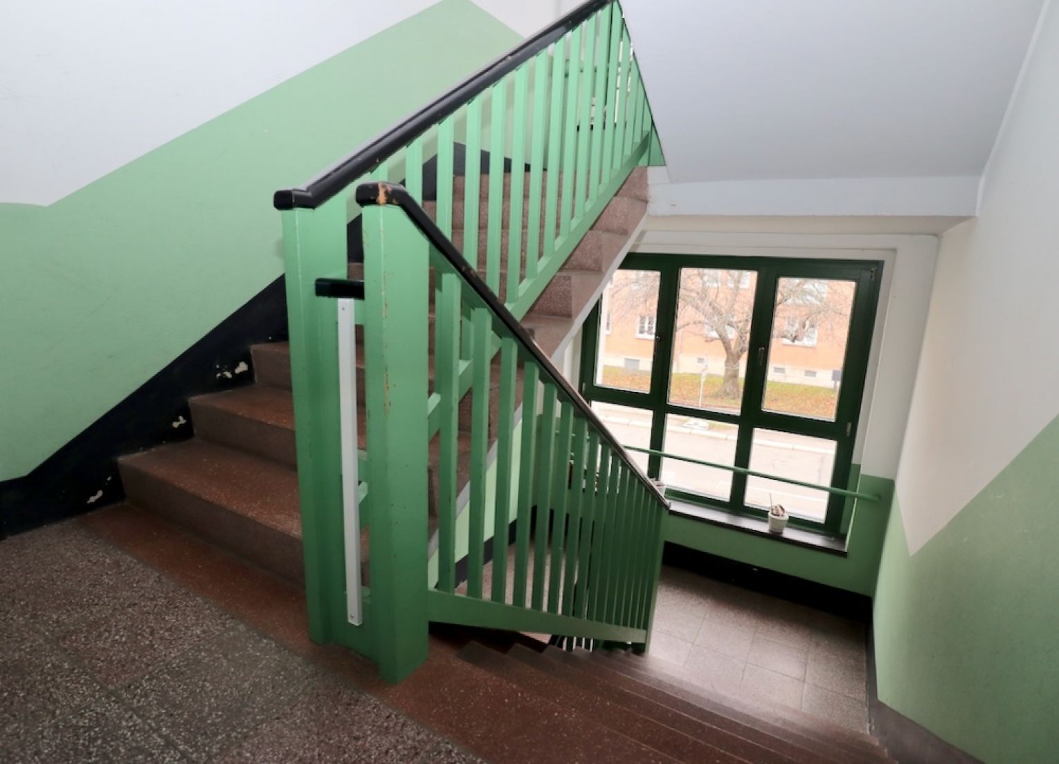 Einbauküche • 3 Zimmer • neues Laminat • Tageslichtbad • Miete • im Lutherviertel • jetzt anrufen