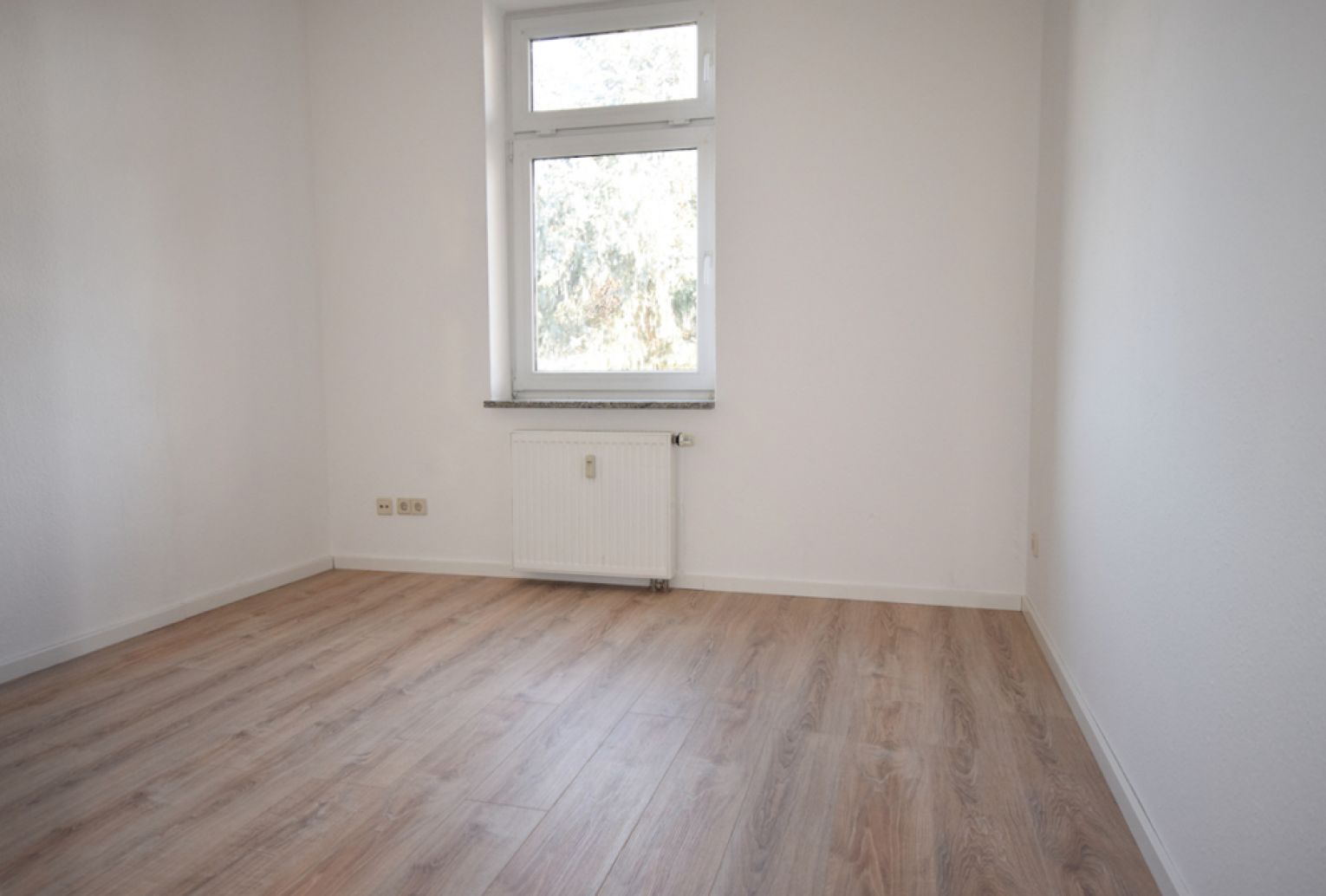 Kaßberg • Balkon • 3 Zimmer • neues Laminat • Bad mit Wanne • Hausgarten • jetzt Mieten