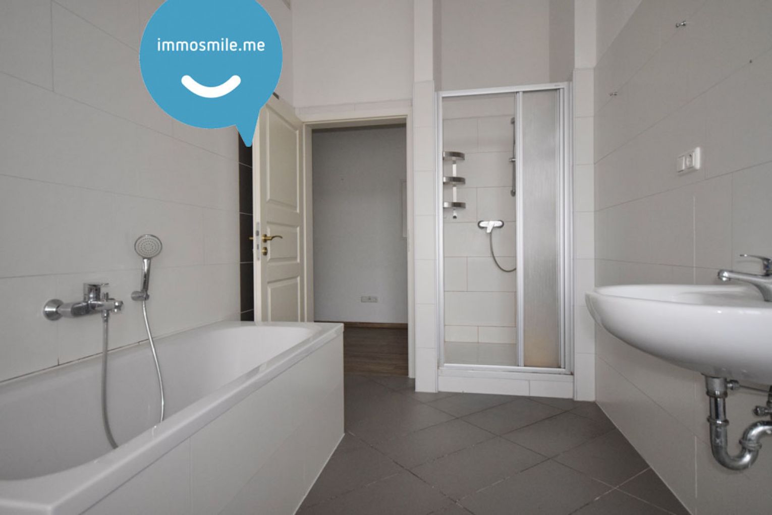 Eindrucksvoll • Stilecht • 3-Zimmer • Bad mit Wanne & Dusche • große alte Türen • Anschauen lohnt! - Foto 1