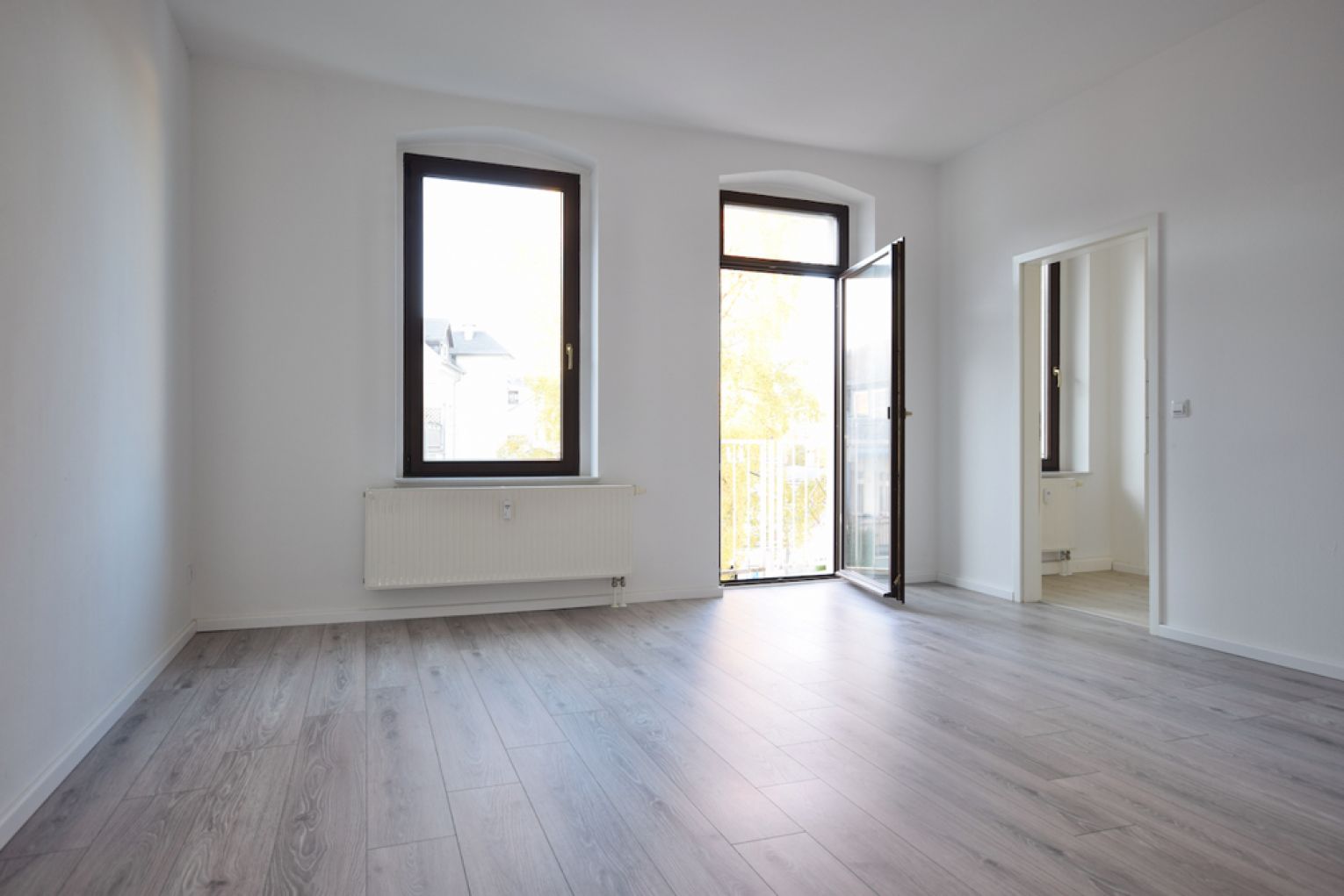 3 Zimmer mit Balkon • Bad mit Wanne • Laminat • Schlosschemnitz • Hausgarten • jetzt Termin machen!
