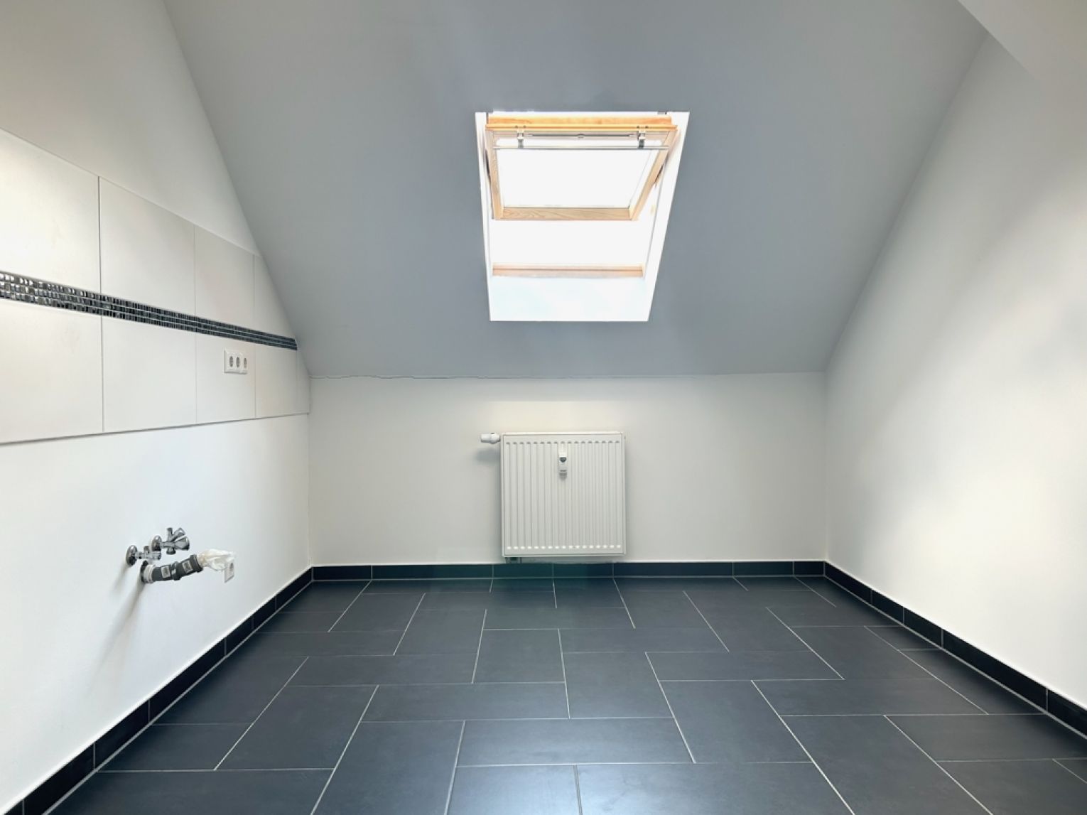 Lutherviertel • 4-Raum Wohnung • Tageslichtbad mit Wanne • toller Ausblick • zur Miete • WG-geeignet