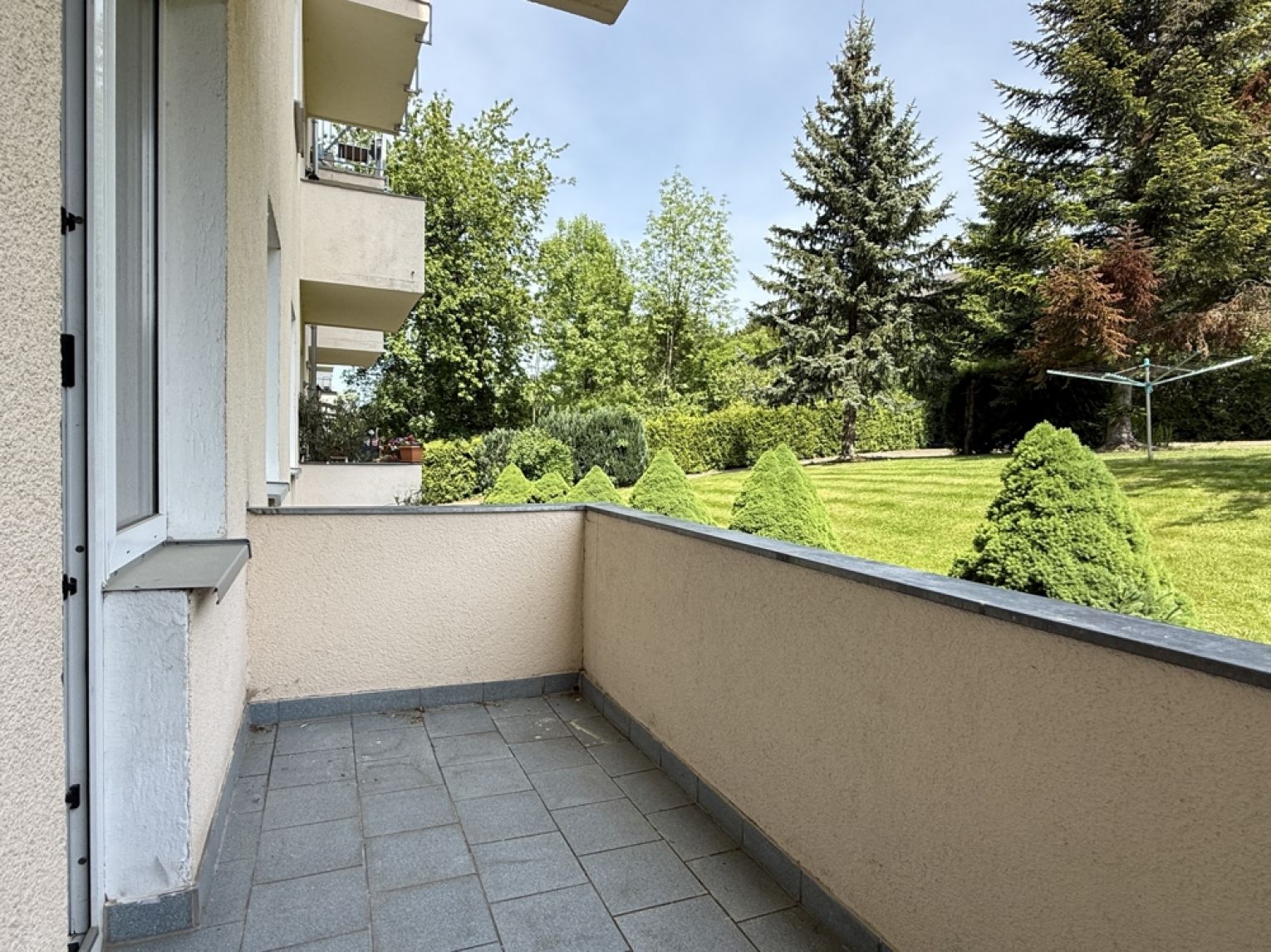 2-Raum • ruhige Lage • Chemnitz • mit Balkon • viel Grün • Laminat • Tageslichtbad • Anmieten!
