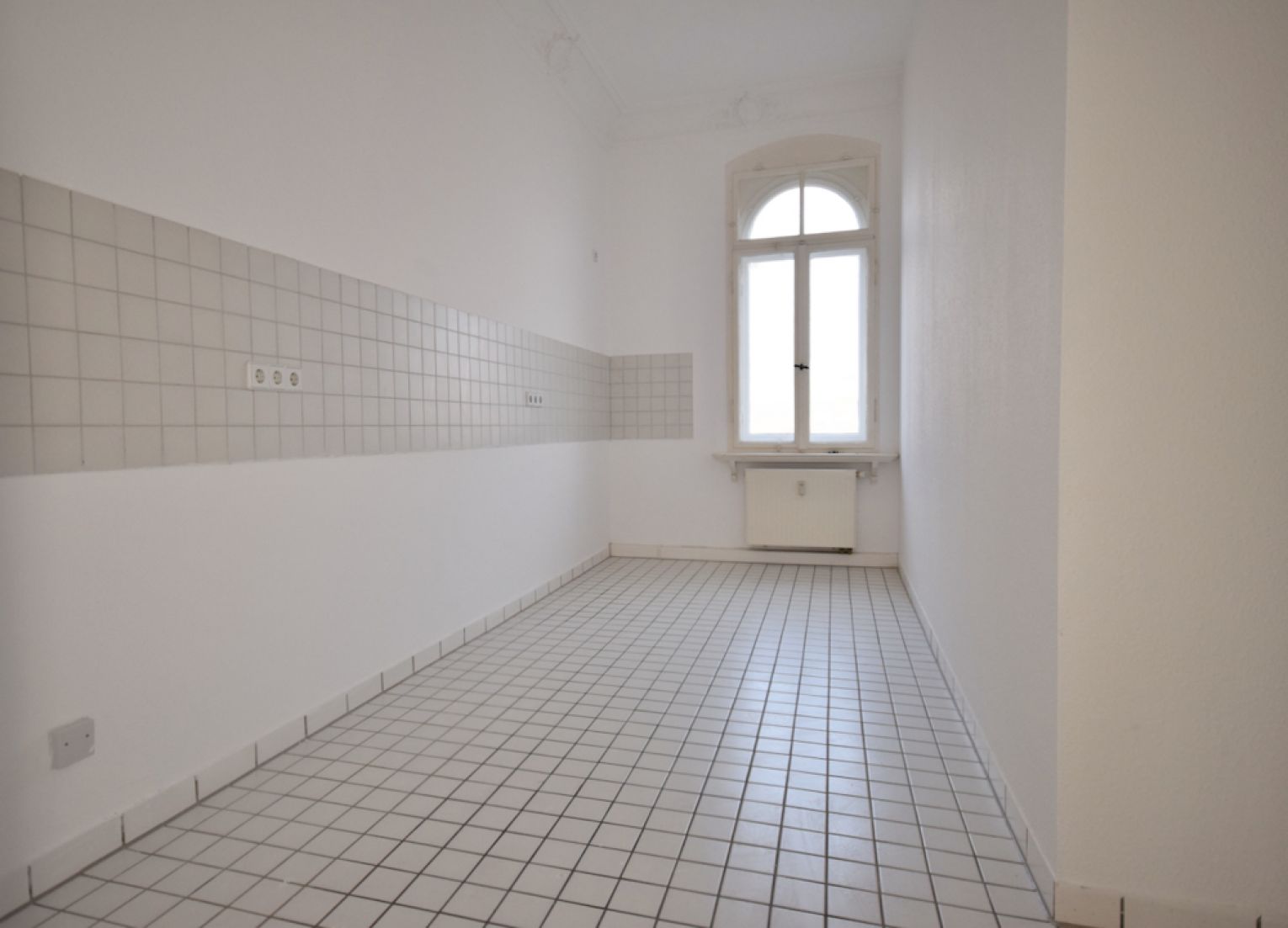 Jugendstil • Stuck • 3-Zimmer • Balkon • Wohlfühlatmosphäre • schickes Laminat • TOP!