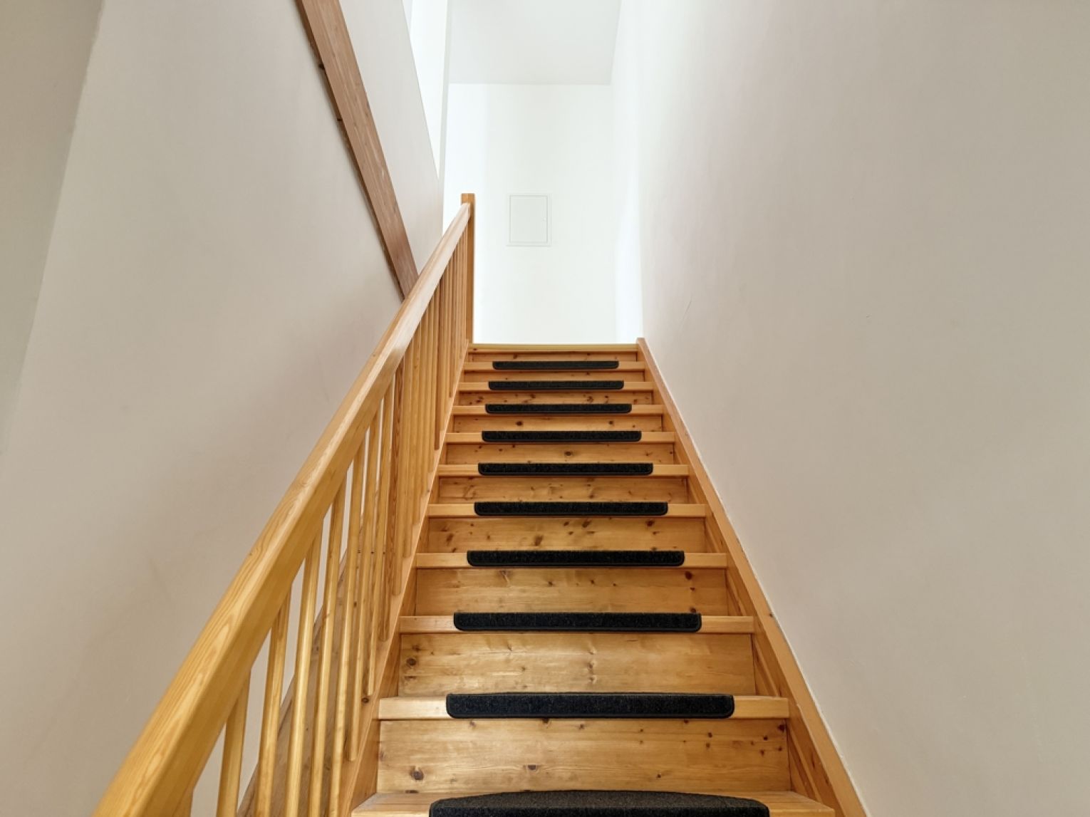 3-Zimmer • Runderker • Bad mit Fenster und Wanne • Laminat • Stadtvilla • Stellplatz