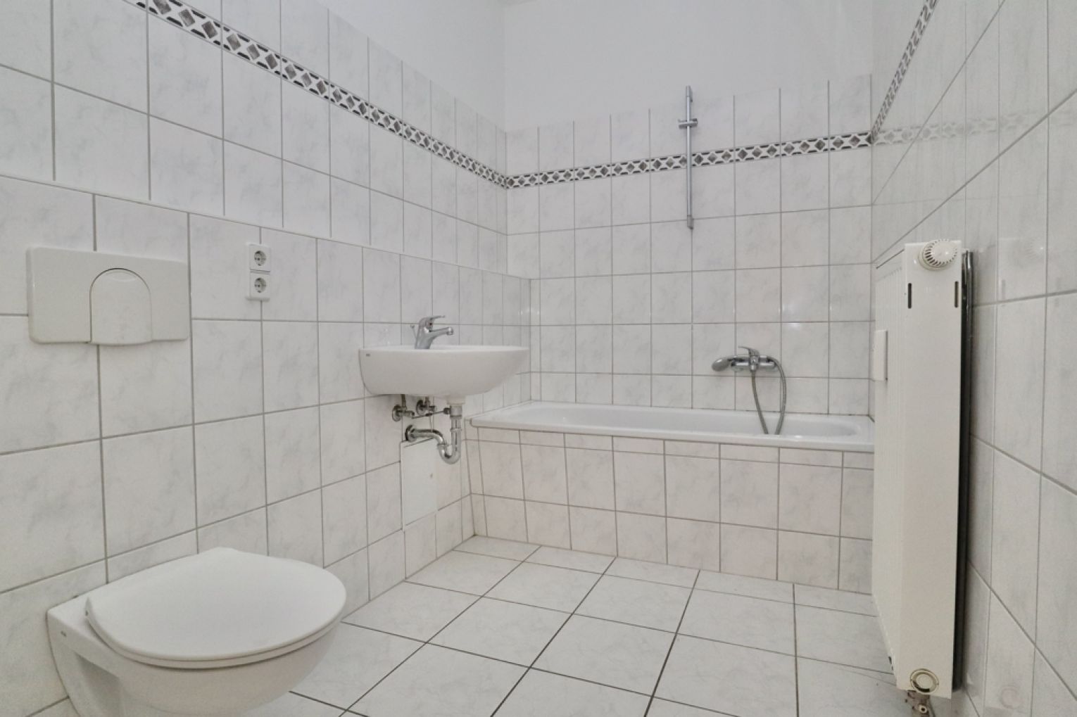 Einbauküche • Bernsdorf • Chemnitz • Balkon • Erdgeschoss • 3- Raum Wohnung • zur Miete