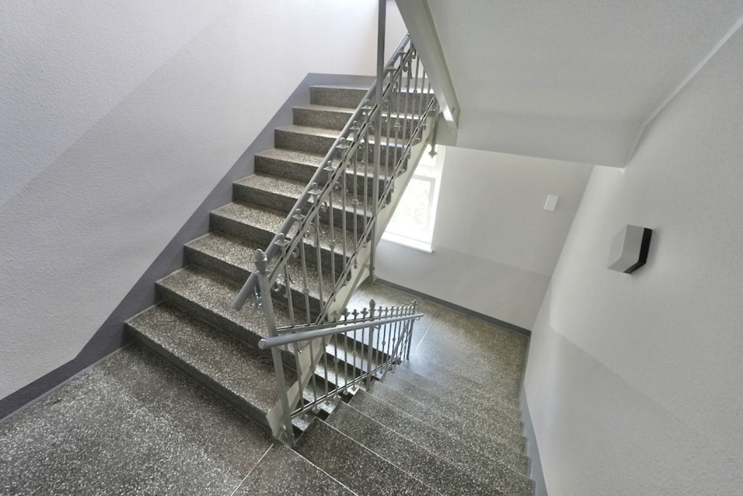 3 Zimmer • Dachgeschoss • Maisonette • mit Einbauküche • in Bernsdorf • jetzt mieten