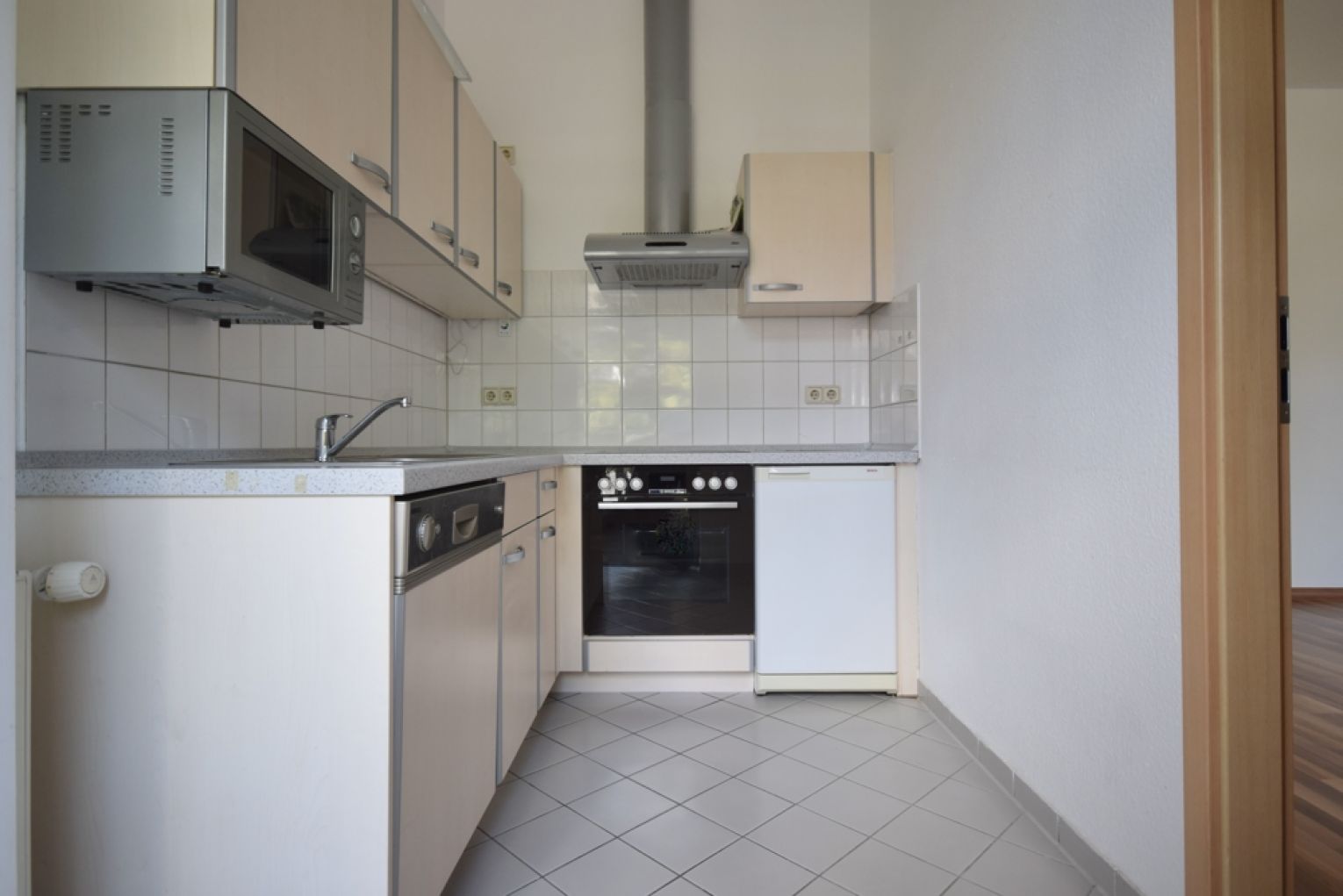 2-Zimmer • Einbauküche • 2 Balkone • Laminat • großes Wohnzimmer • Kaßberg • jetzt anschauen!