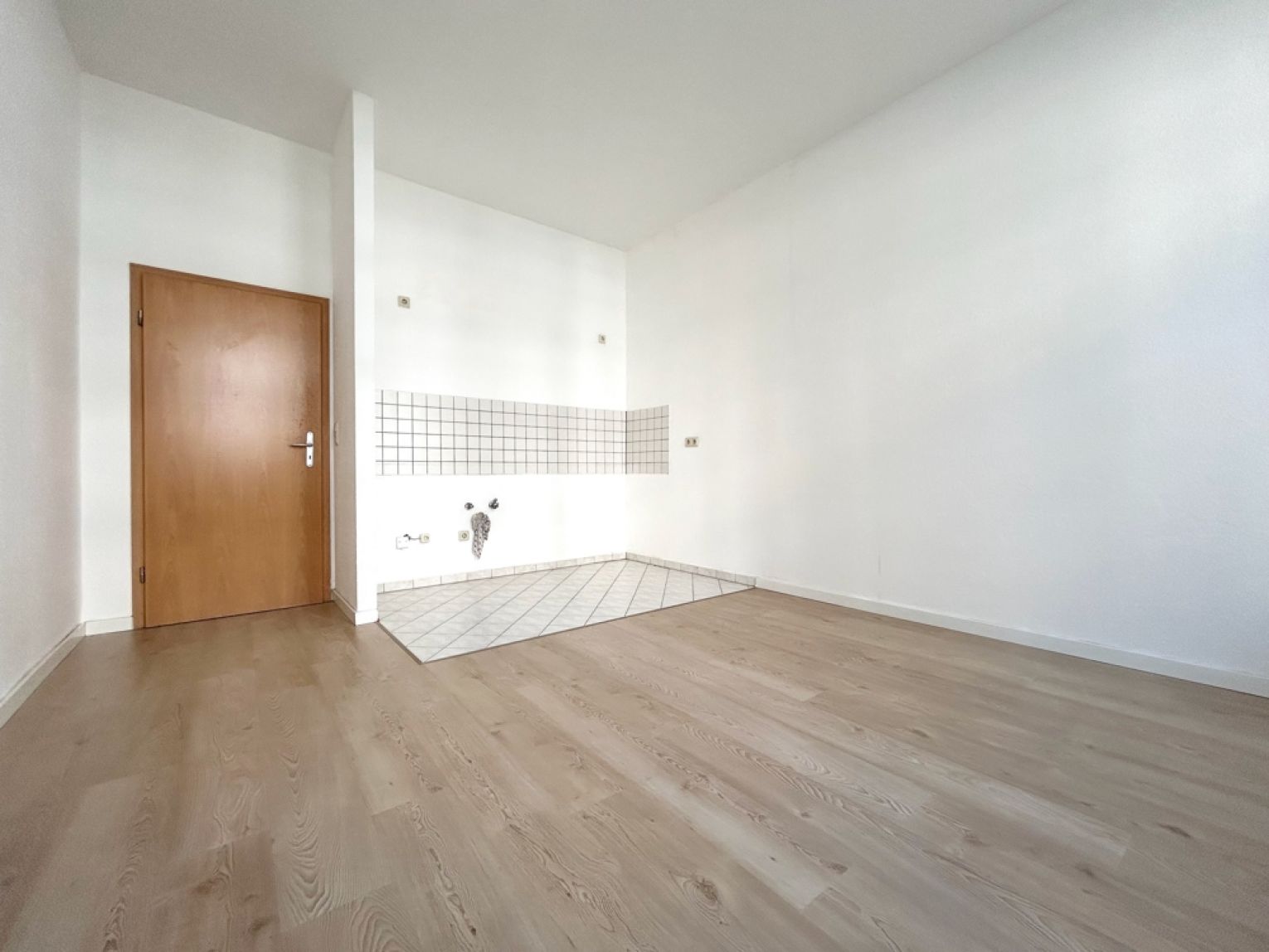 3-Zimmer • Kaßberg • Balkon • perfekte Lage • große Küche • für Familien • zur Miete