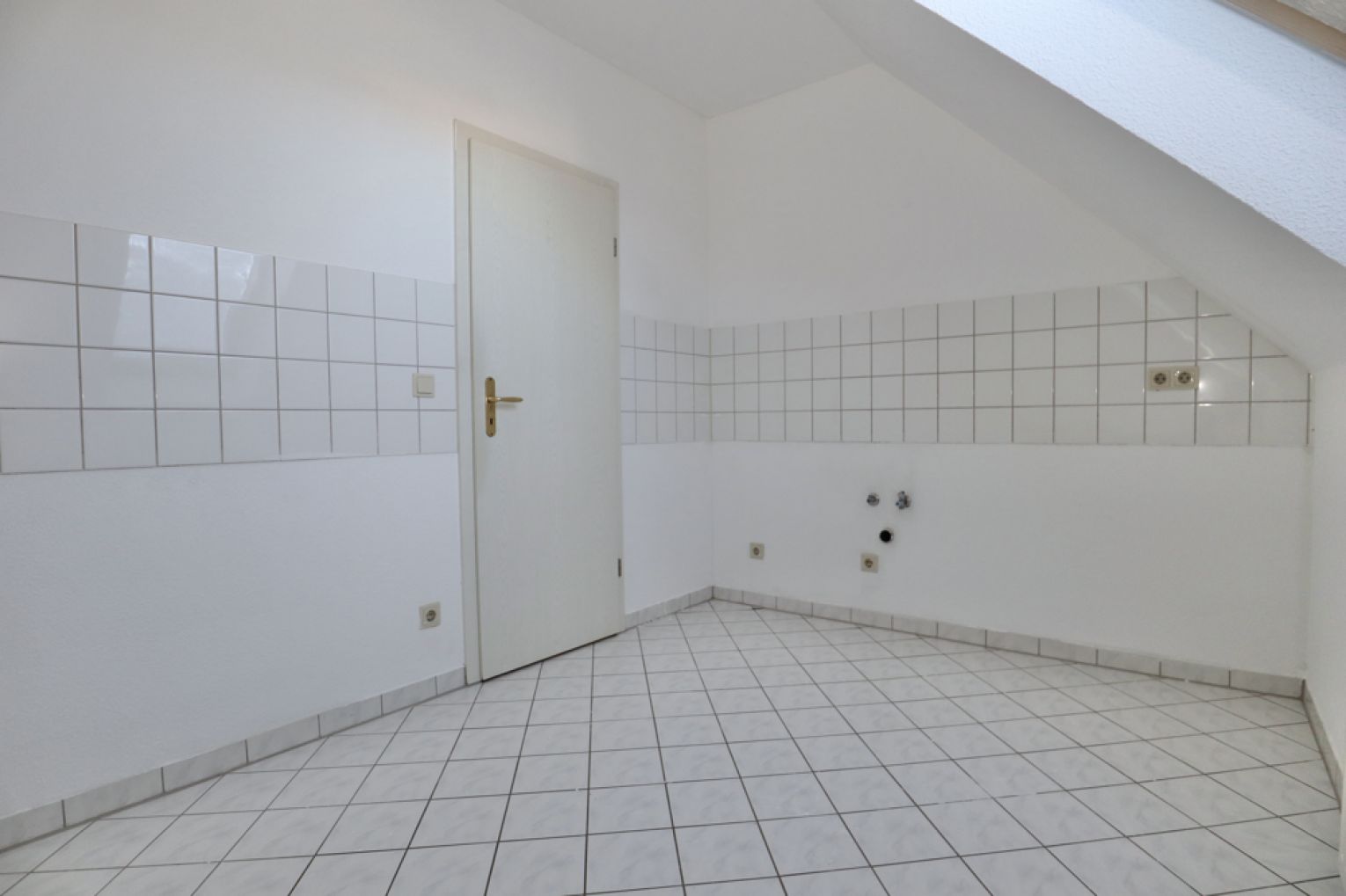 3-Raum Wohnung • Dachgeschoss • in Schloßchemnitz • Maisonette • 2 Bäder • Balkon • jetzt anrufen