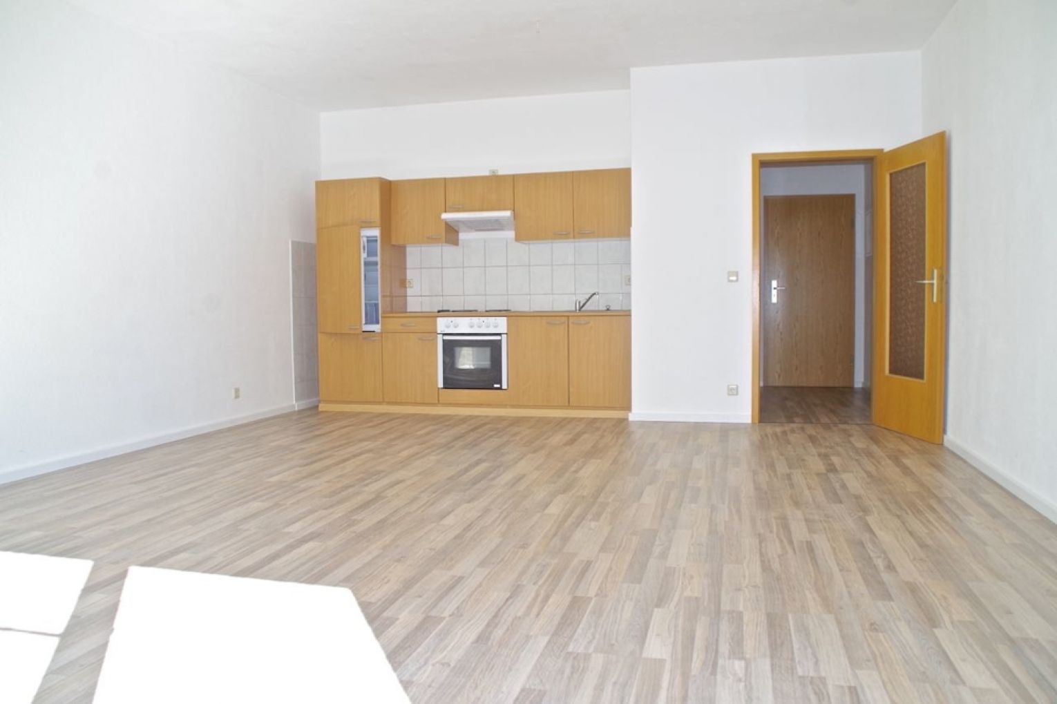 1-Raum Apartment • Einbauküche • Sonnenbalkon • Nähe Polizeischule Chemnitz • Stellplatz • Mieten