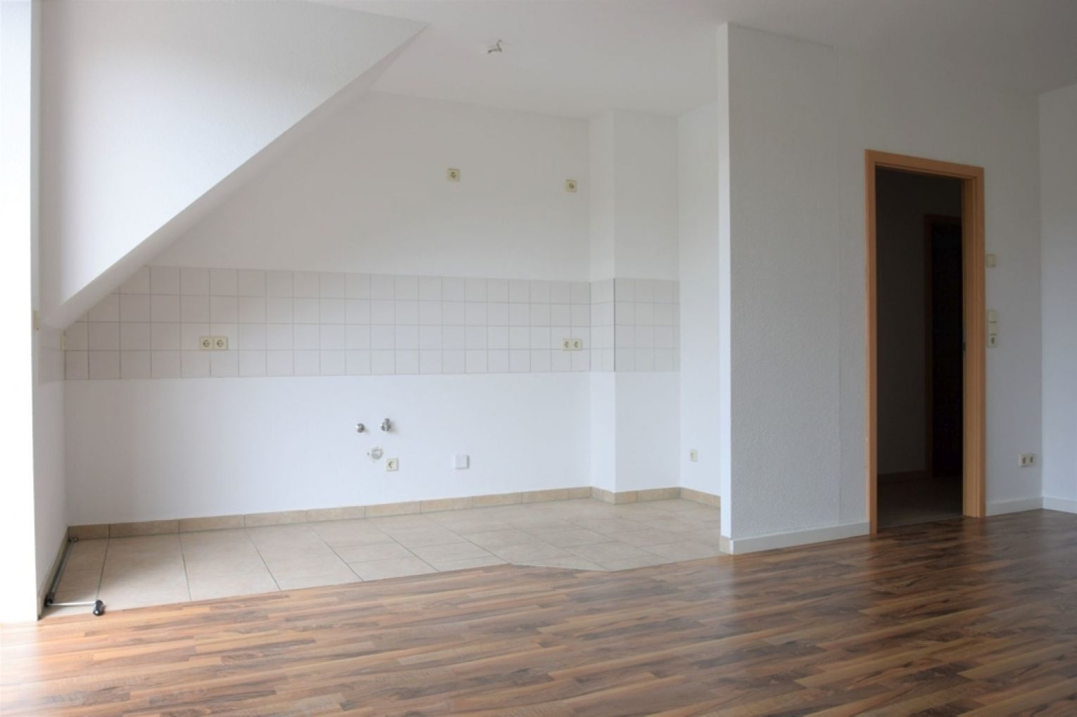 moderner Grundriss • 3 Raum • innenliegendes Bad mit Wanne • großer Balkon • sonnig • Laminat • TOP!