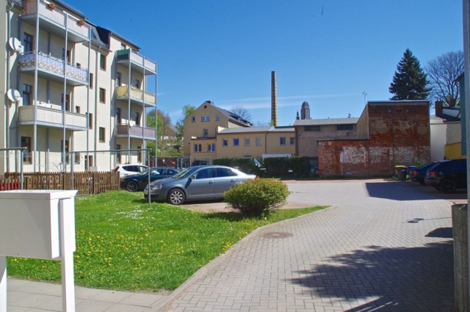 3-Zimmer • Limbach-Oberfrohna • zentrumsnah • mit Balkon • Laminat • Stellplätze • jetzt mieten!