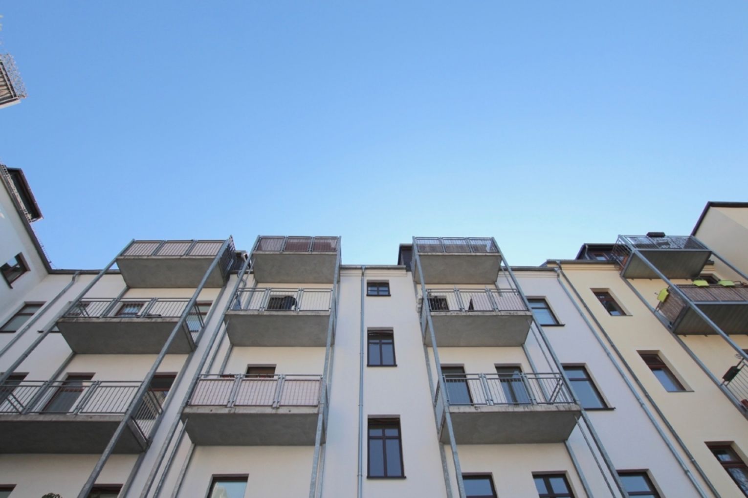 • beste Lage • in Schloßchemnitz • 3-Zimmer • mit Einbauküche • und Balkon • bald wieder frei! - Photo 3