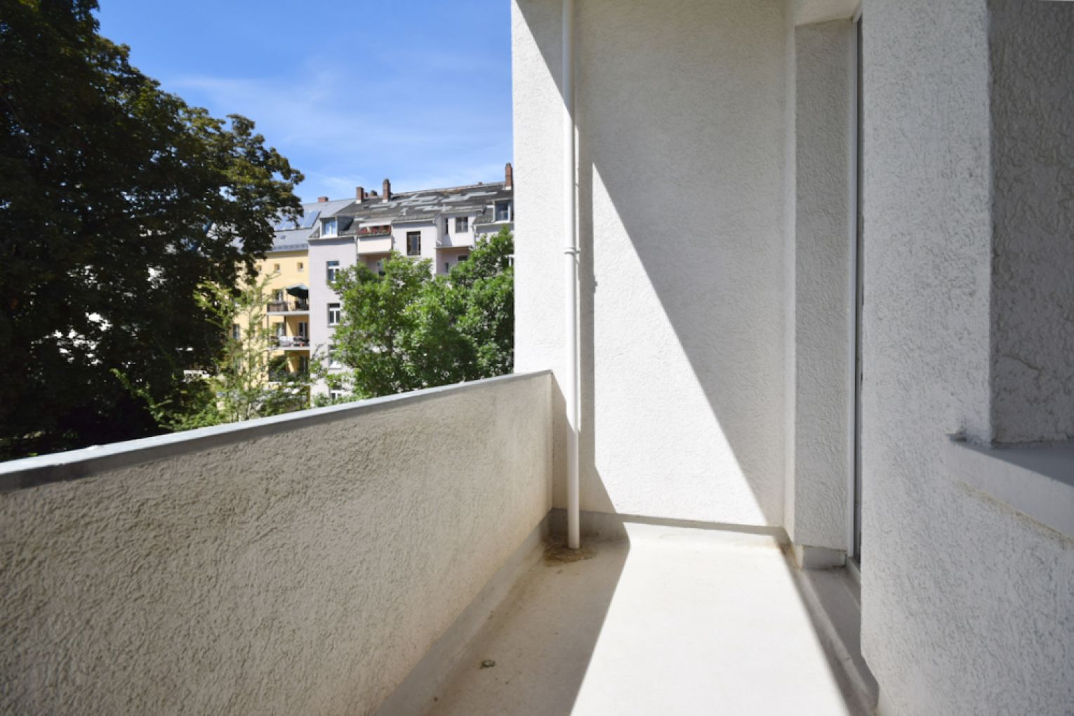 2 Zimmer • Balkon • Tageslichtbad mit Wanne • renoviert • Sonnig • Stellplatz • Besichtigungstermin