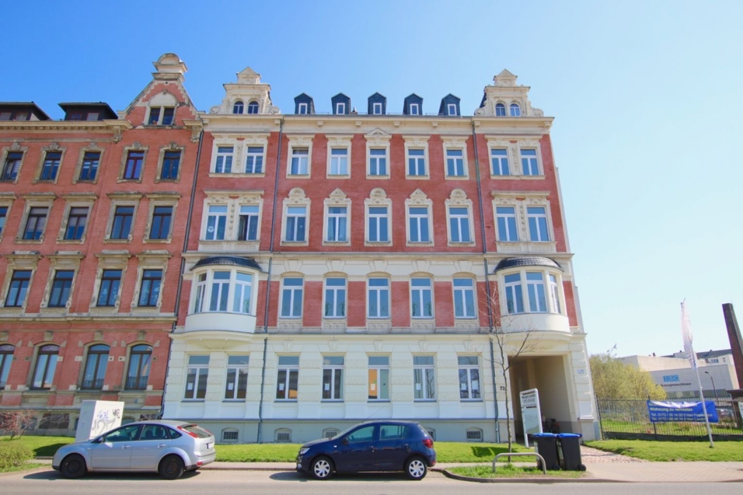 Mal was Anderes • 2 Zimmer • neues Laminat • offene Küche • Haus mit Aufzug • Balken-Flair • TOP!