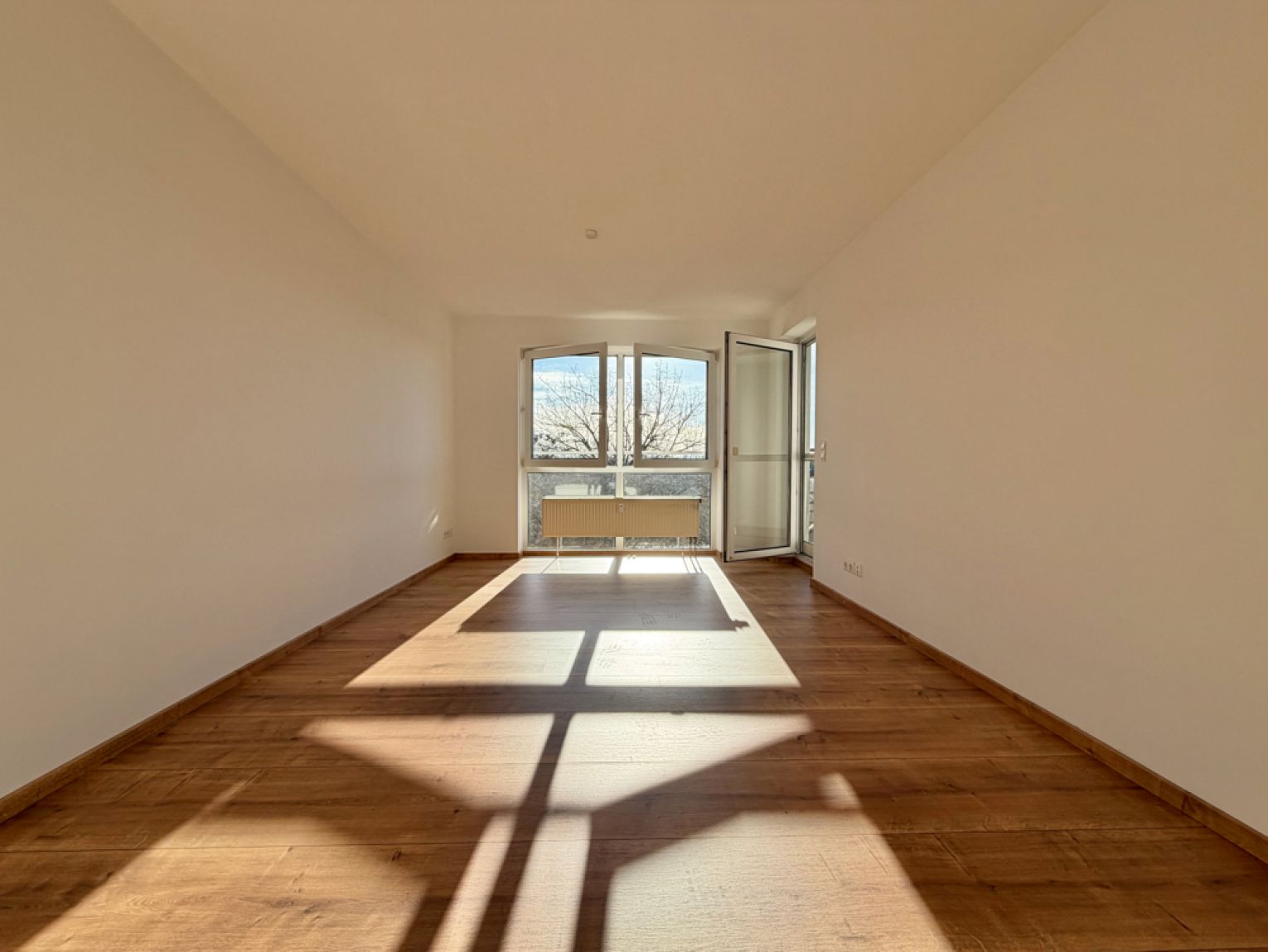 2 Zimmer • Wohnung • zur Miete • mit Balkon • Tiefgarage • in Schloßchemnitz • schnell sein!