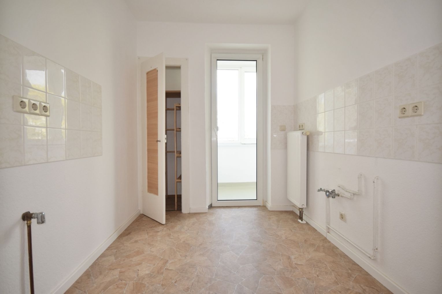 3 Zimmer • verglaster Balkon • Hochparterre • Tageslichtbad mit Wanne • grüner Hausgarten • TOP ! - Photo 1