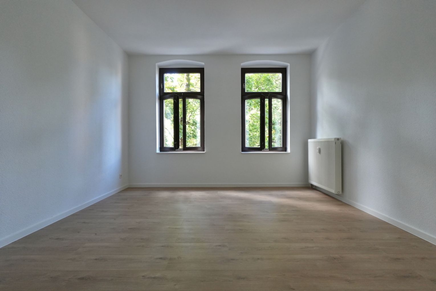 2 Zimmer • mit Balkon • neu saniert • Einbauküche möglich • Stellplatz • in Chemnitz • zur Miete