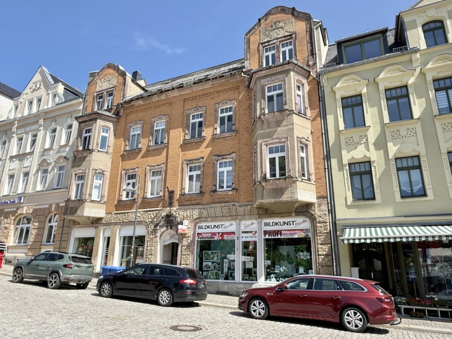 3 Zimmer • Dachgeschoss-Flair • TOP Bad mit Fenster, Dusche & Wanne • Laminat • TOP!