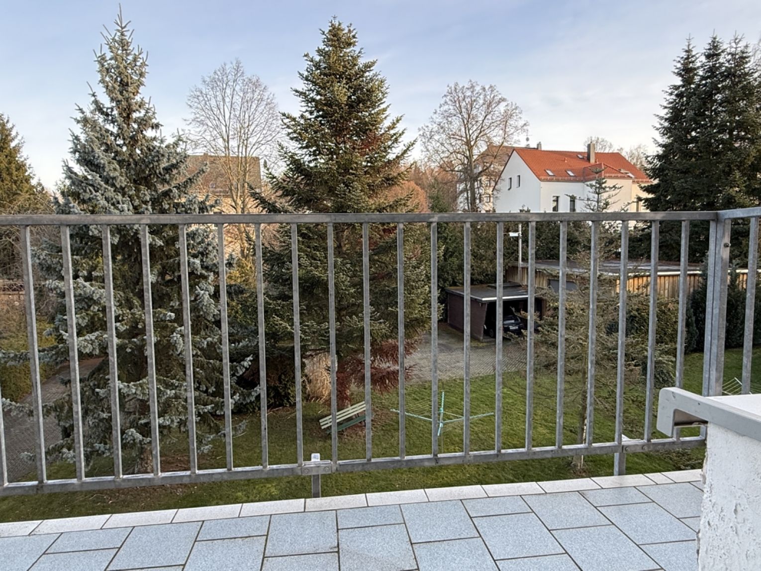 2-Raum • ruhige Lage • Chemnitz • mit Balkon • viel Grün • Laminat • Tageslichtbad • Anmieten!