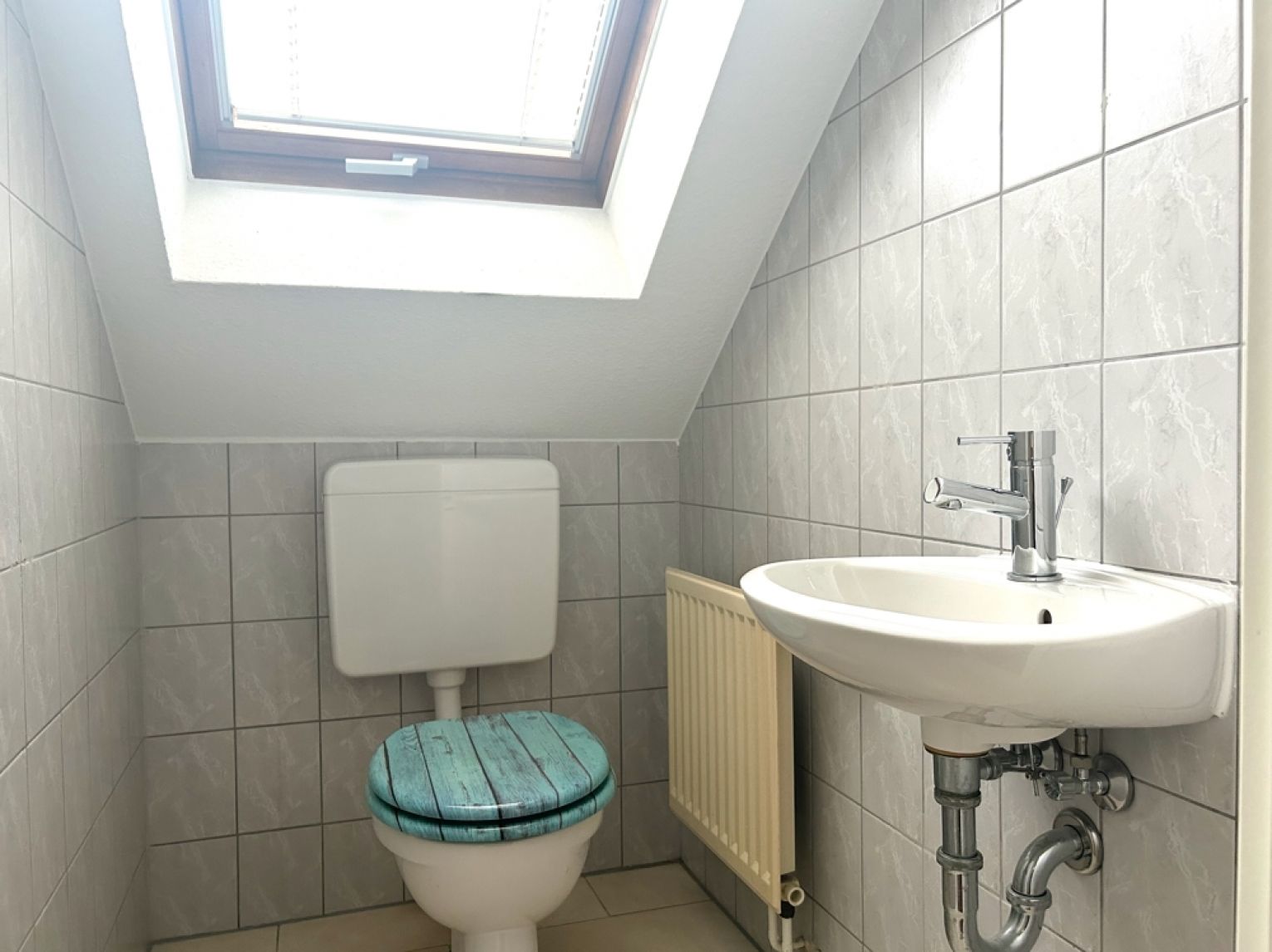 2,5-Raum Wohnung • Einbauküche •mit Balkon • Kaßberg • Dachgeschoss • Mieten • Termin vereinbaren