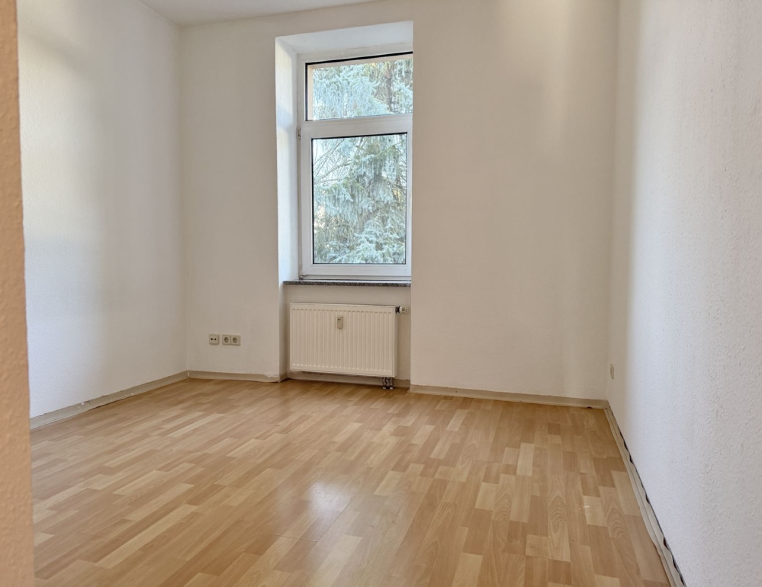 TOP! • Kaßberg • Balkon • 3 Zimmer • Laminat • innenliegendes Bad mit Wanne • Hausgarten •  Mieten!?